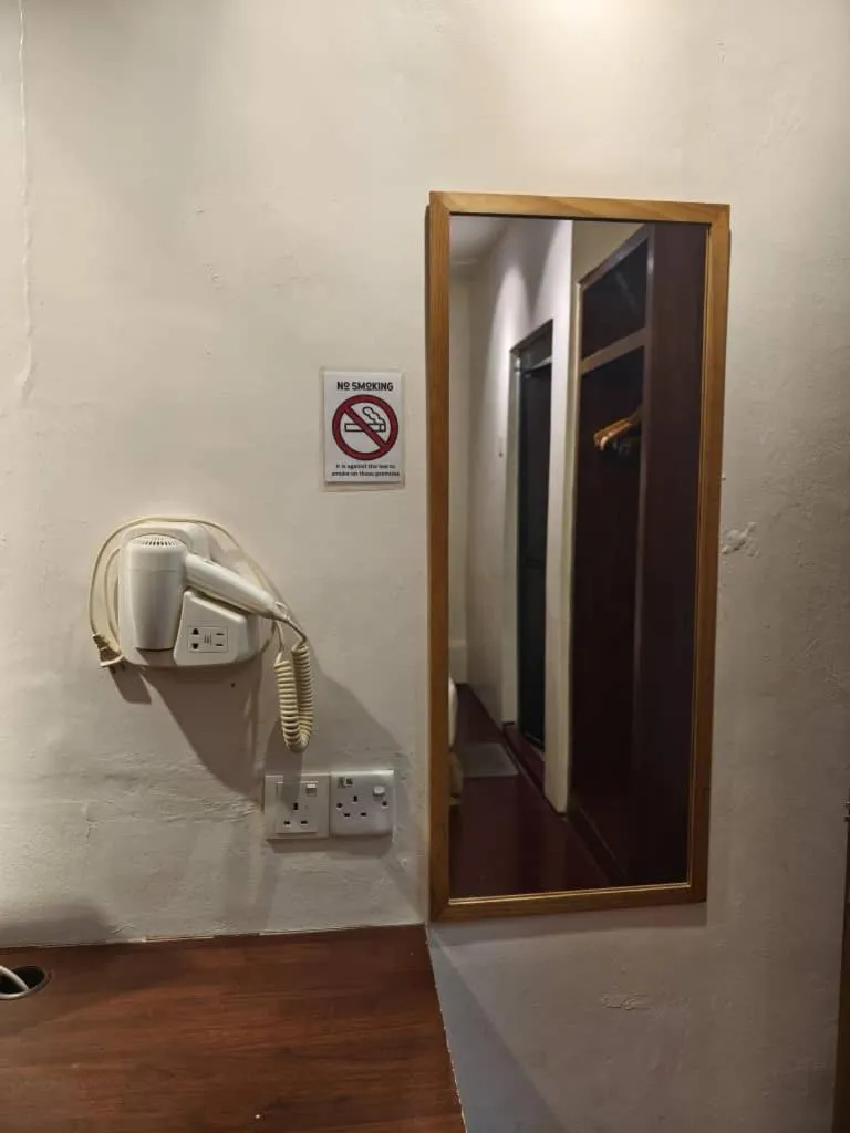 hair dryier in Red Inn Court