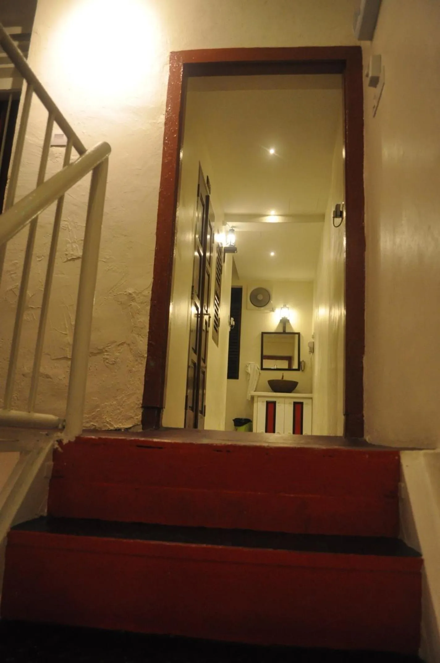 Facade/entrance in Red Inn Court