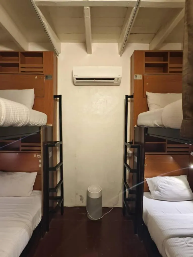 Bed in Red Inn Court