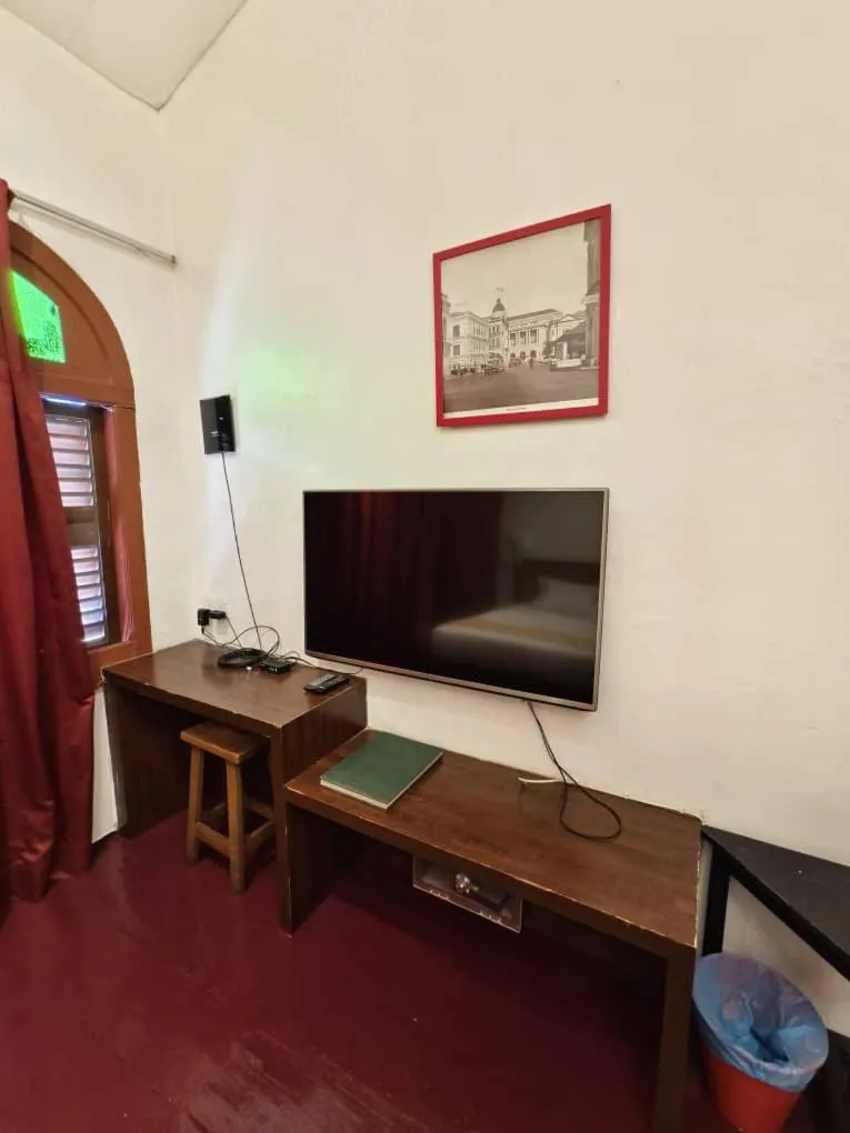 TV and multimedia in Red Inn Court