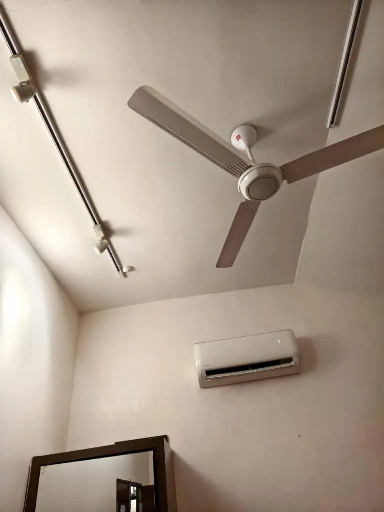 air conditioner in Red Inn Court