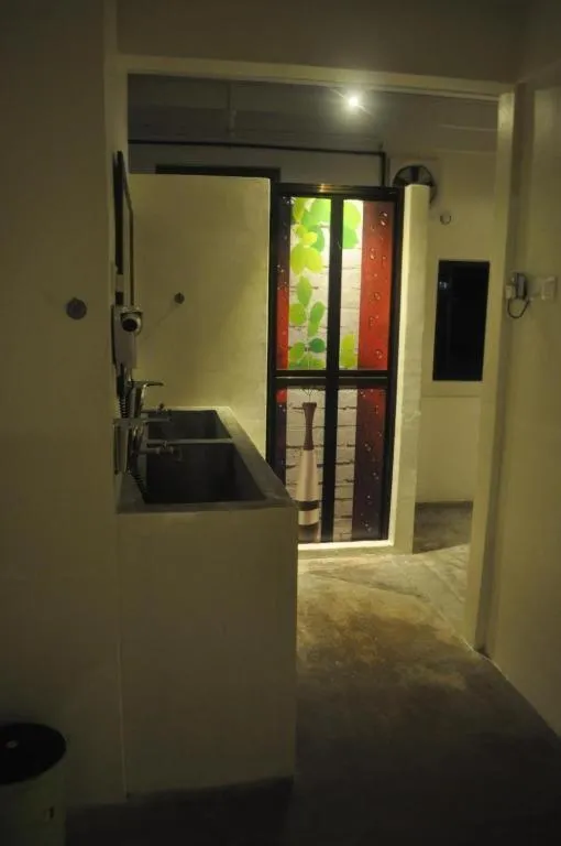 Shower in Red Inn Court