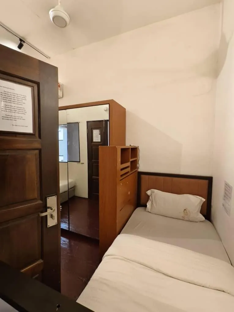 Bed in Red Inn Court