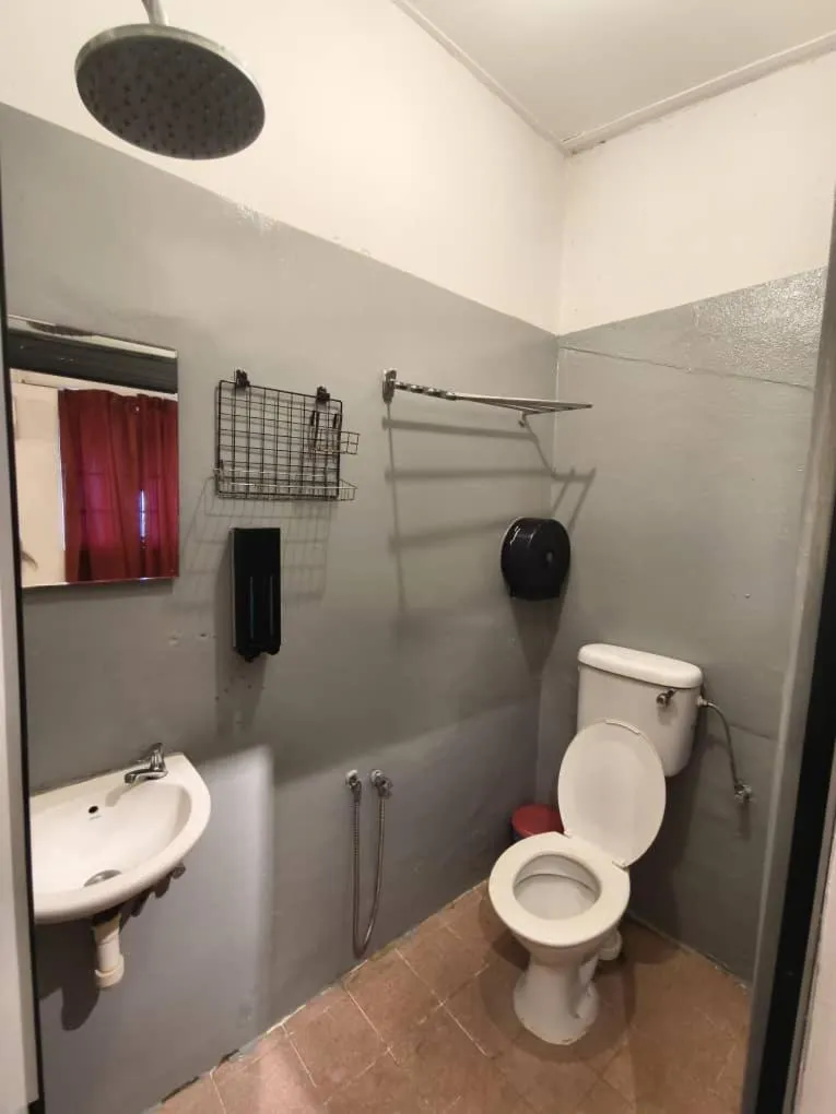 Shower in Red Inn Court