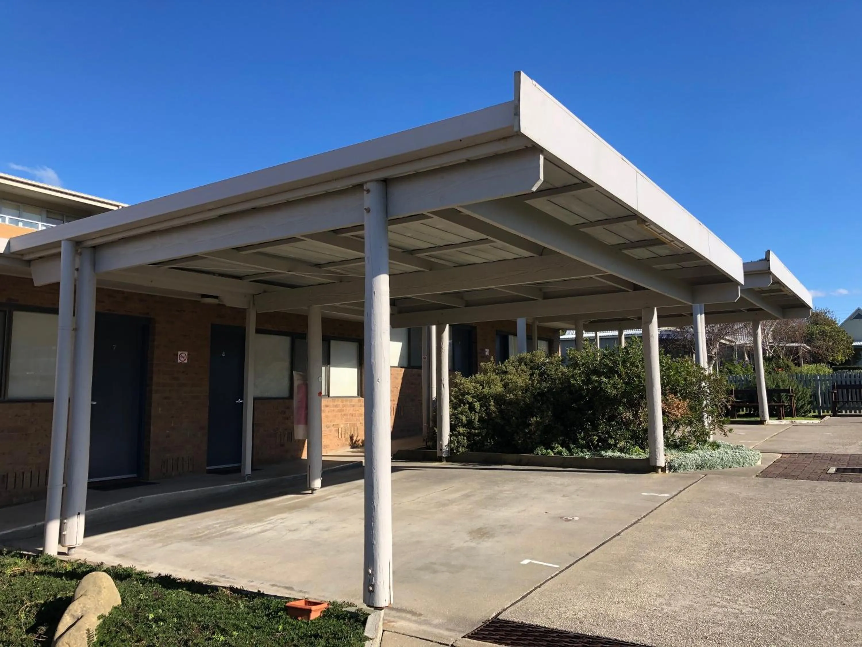 Facade/entrance in Beachfront Motel