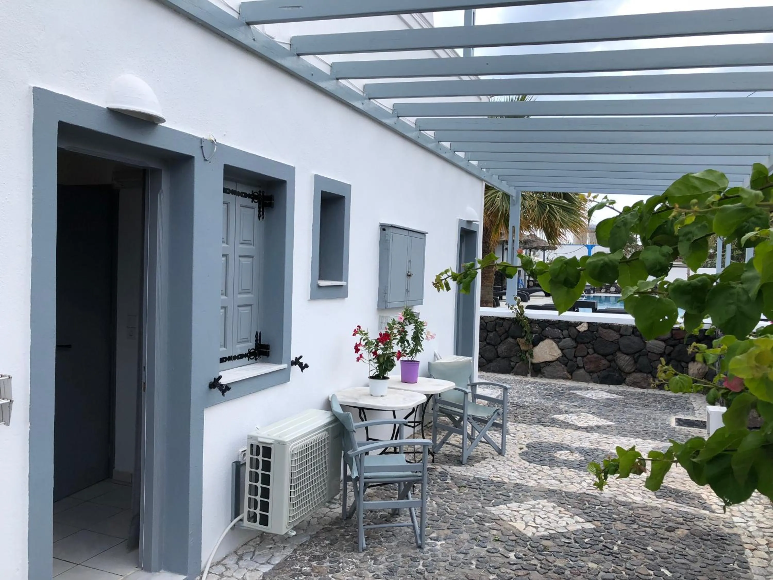 Black Coast Santorini