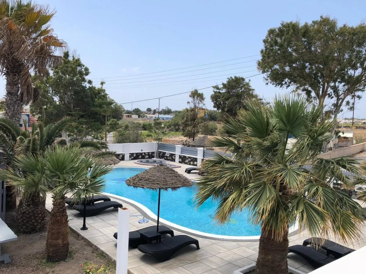 Black Coast Santorini