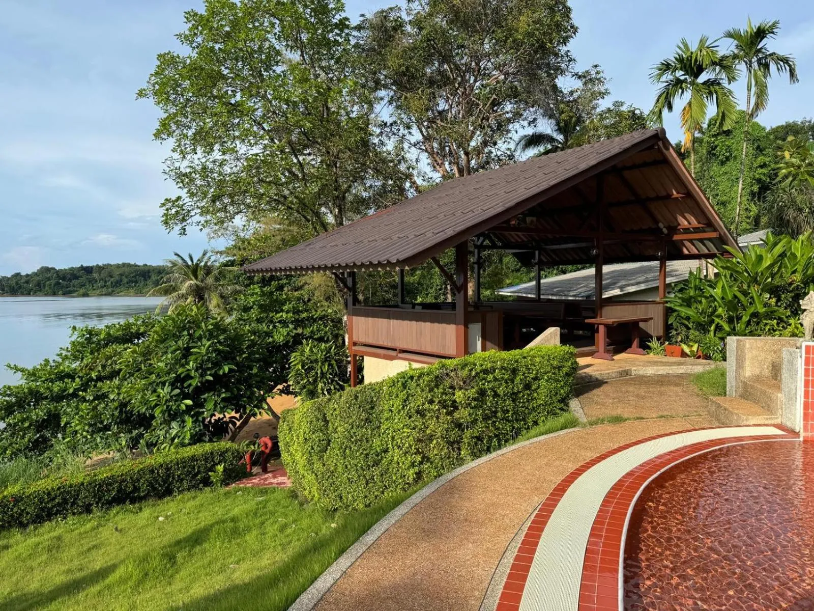 Restaurant/places to eat in Koh Mak Buri Hut Natural Resort