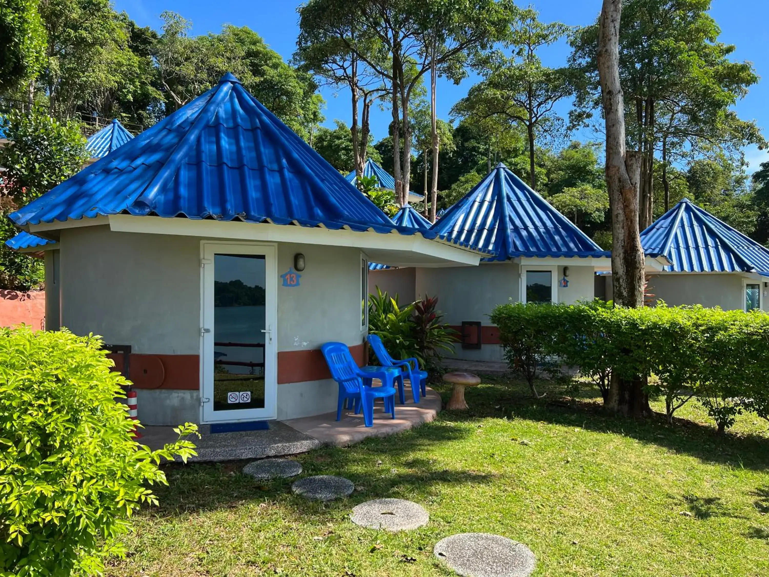 Bungalow with Sea View in Koh Mak Buri Hut Natural Resort Bungalow with Sea View in Koh Mak Buri Hut Natural Resort