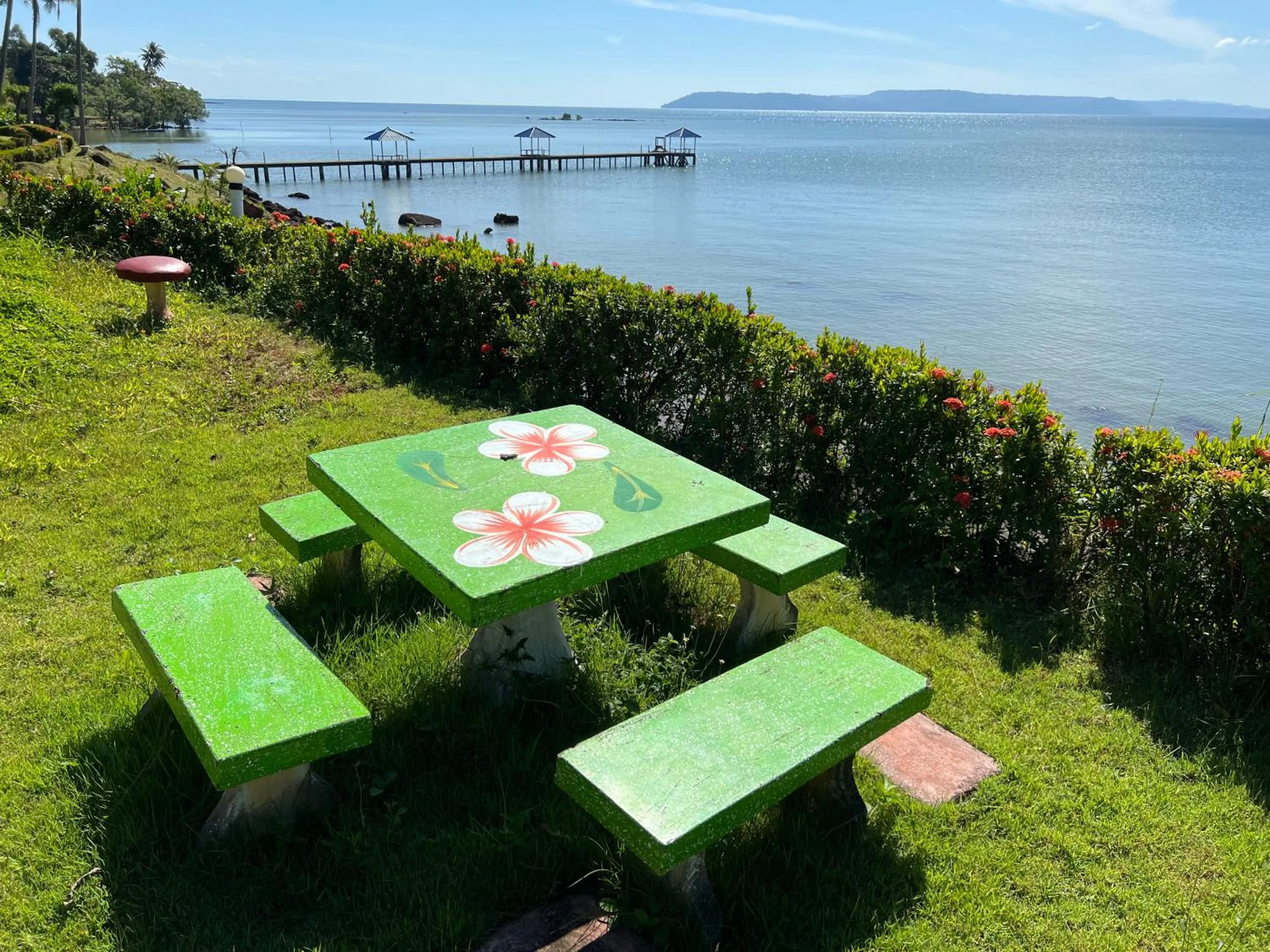 Restaurant/places to eat in Koh Mak Buri Hut Natural Resort