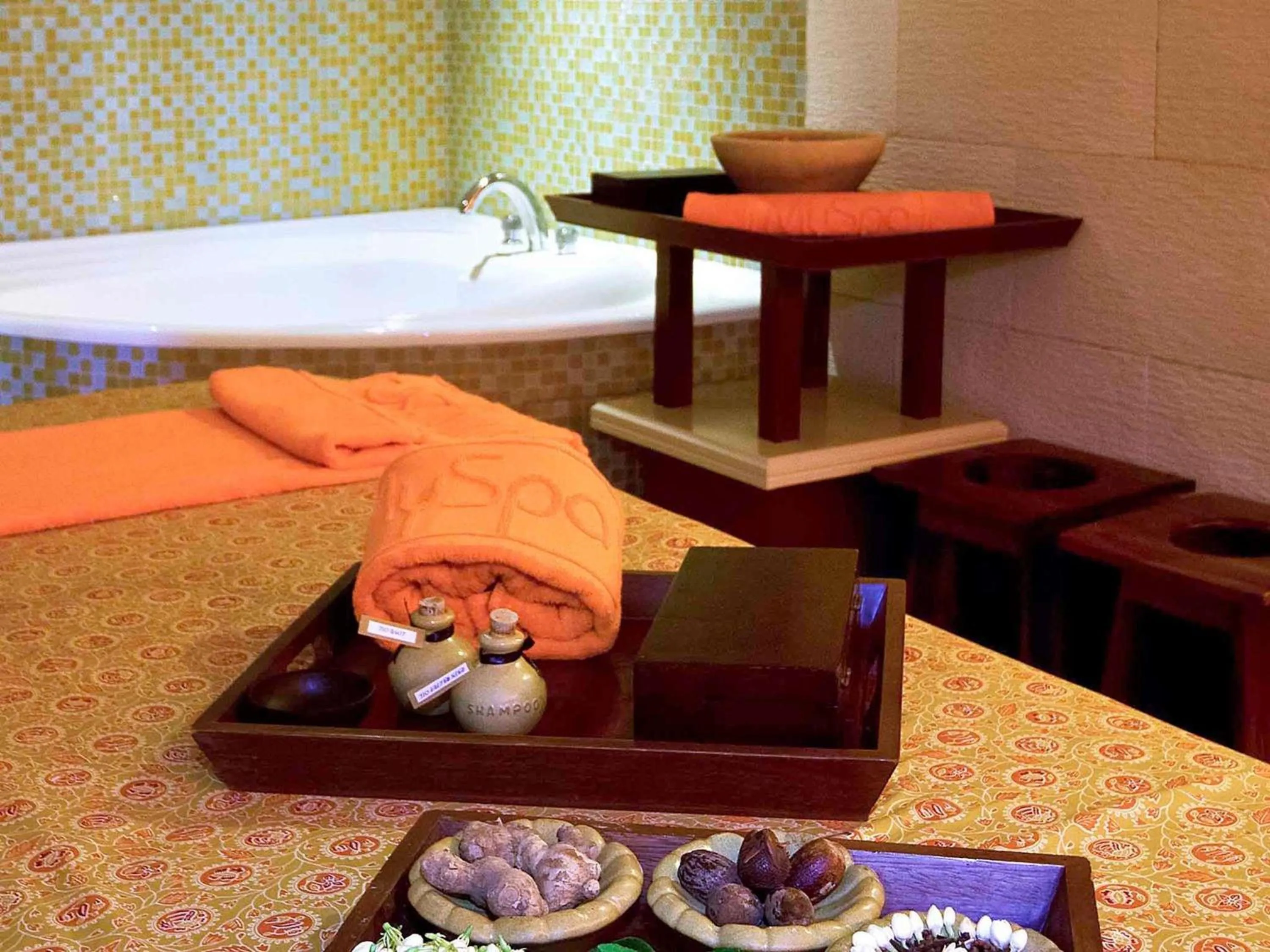 Spa and wellness centre/facilities, Bed in Novotel Solo