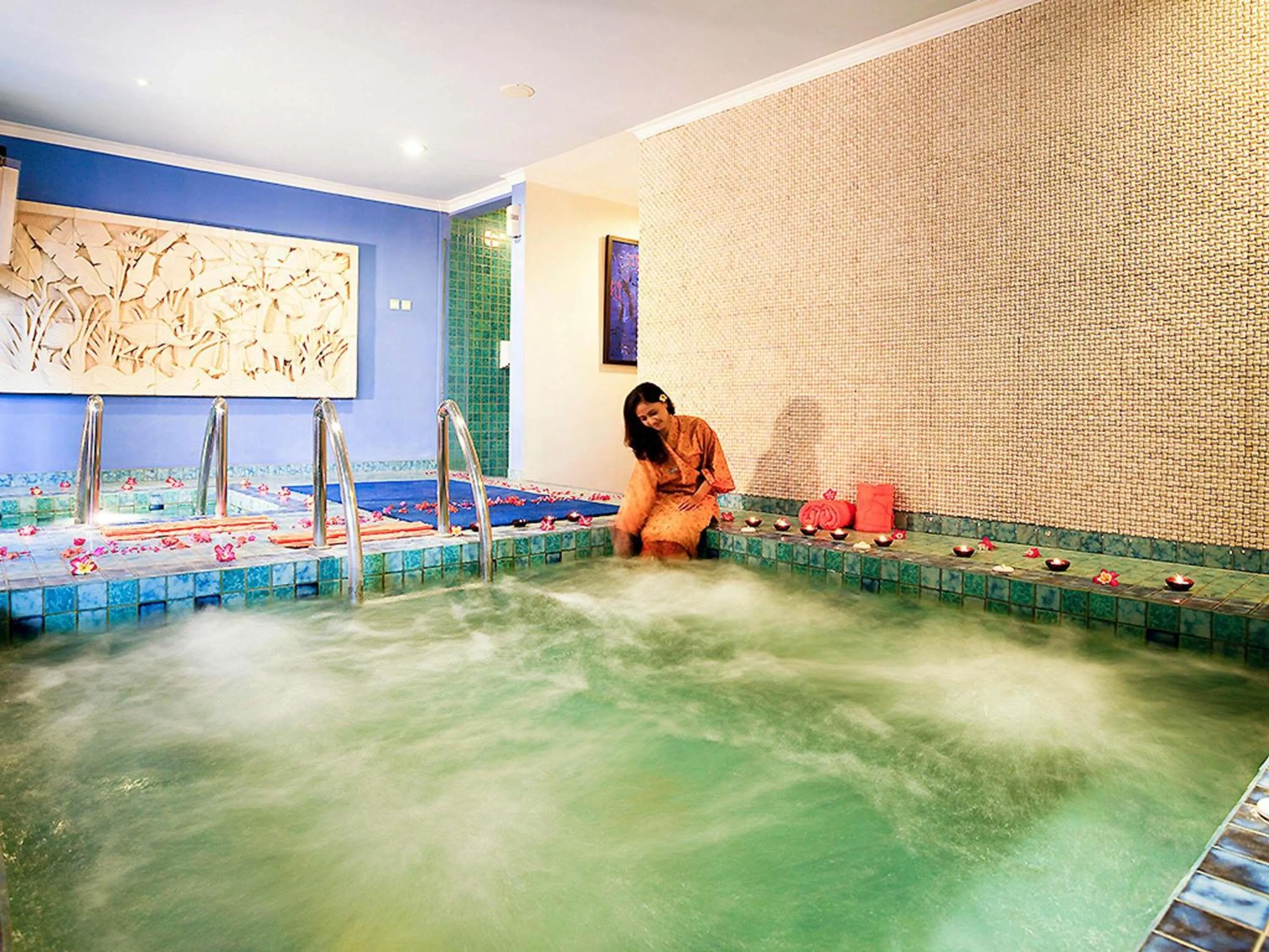 Pool view in Novotel Solo