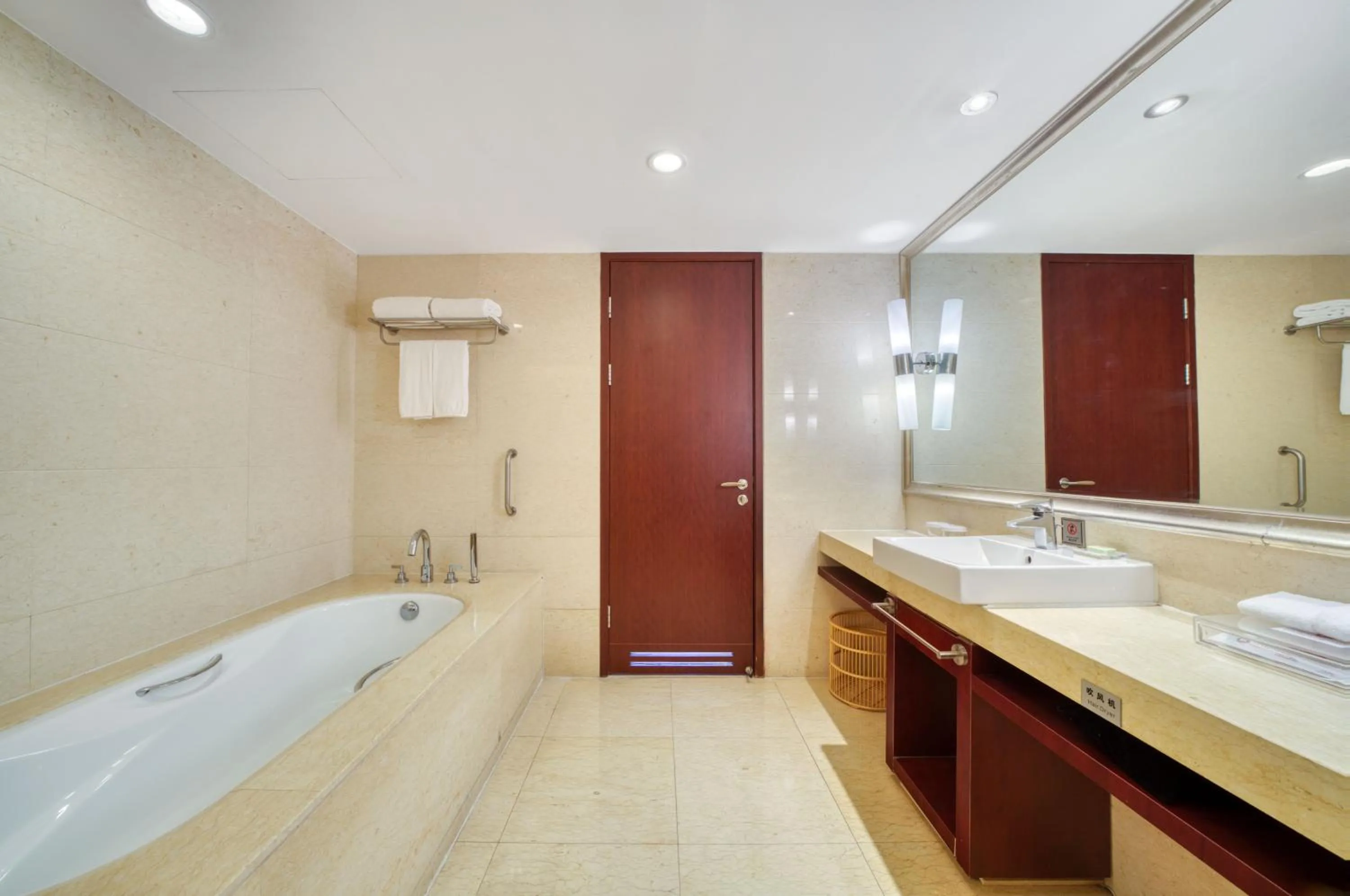 Bathroom in Hangzhou HaiWaiHai Hotel