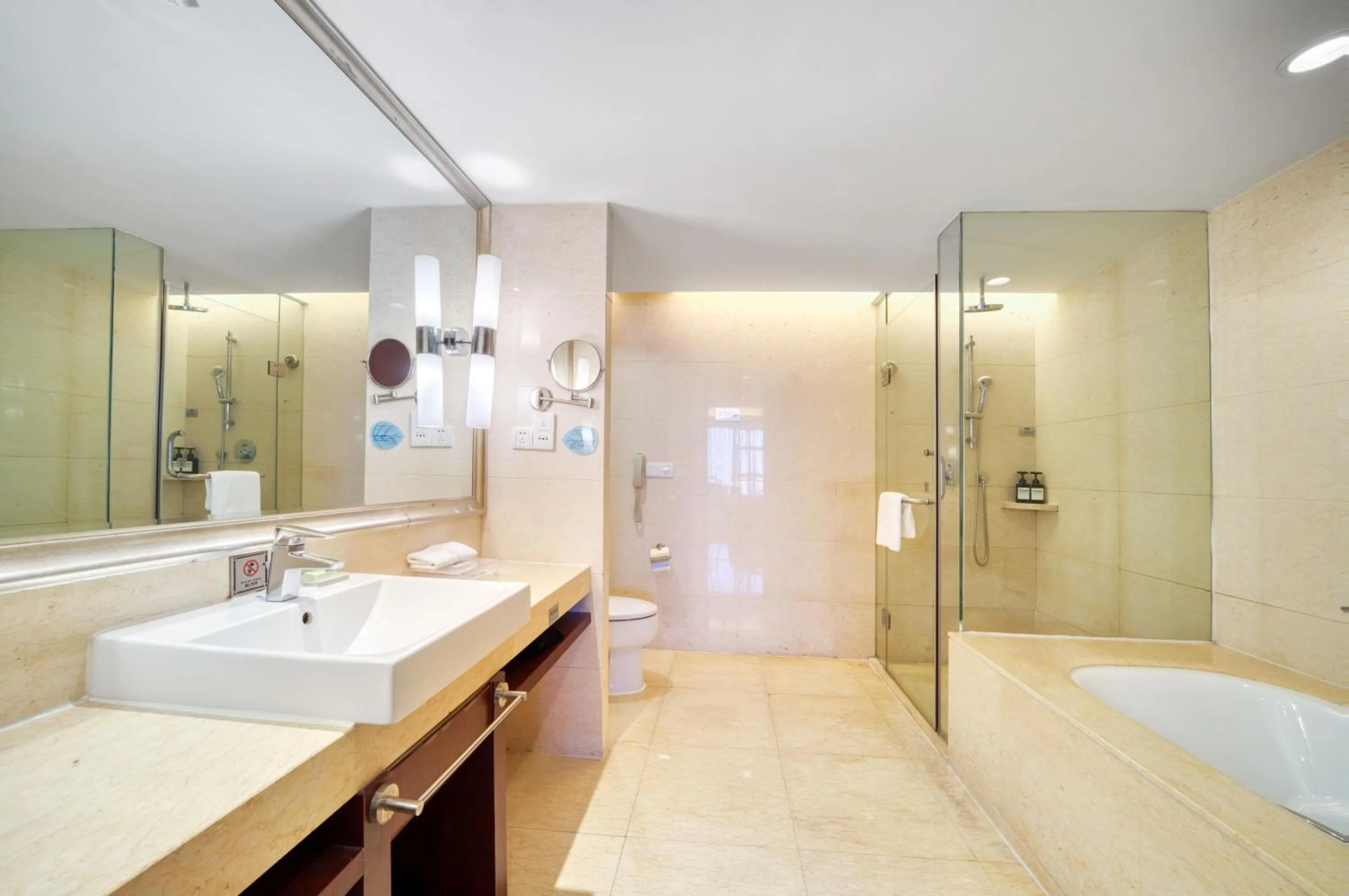 Shower in Hangzhou HaiWaiHai Hotel