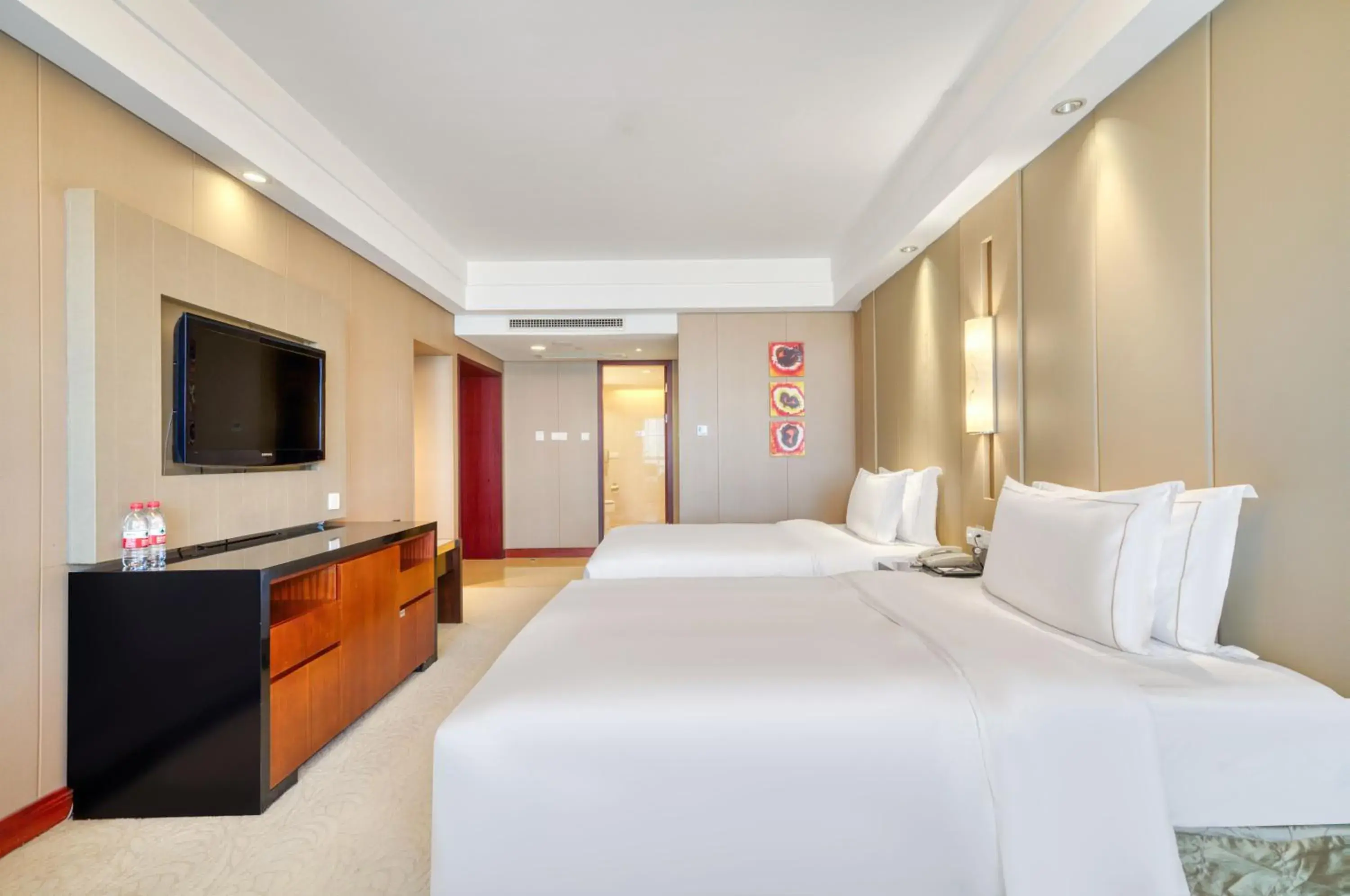 Superior Twin Room in Hangzhou HaiWaiHai Hotel Superior Twin Room in Hangzhou HaiWaiHai Hotel