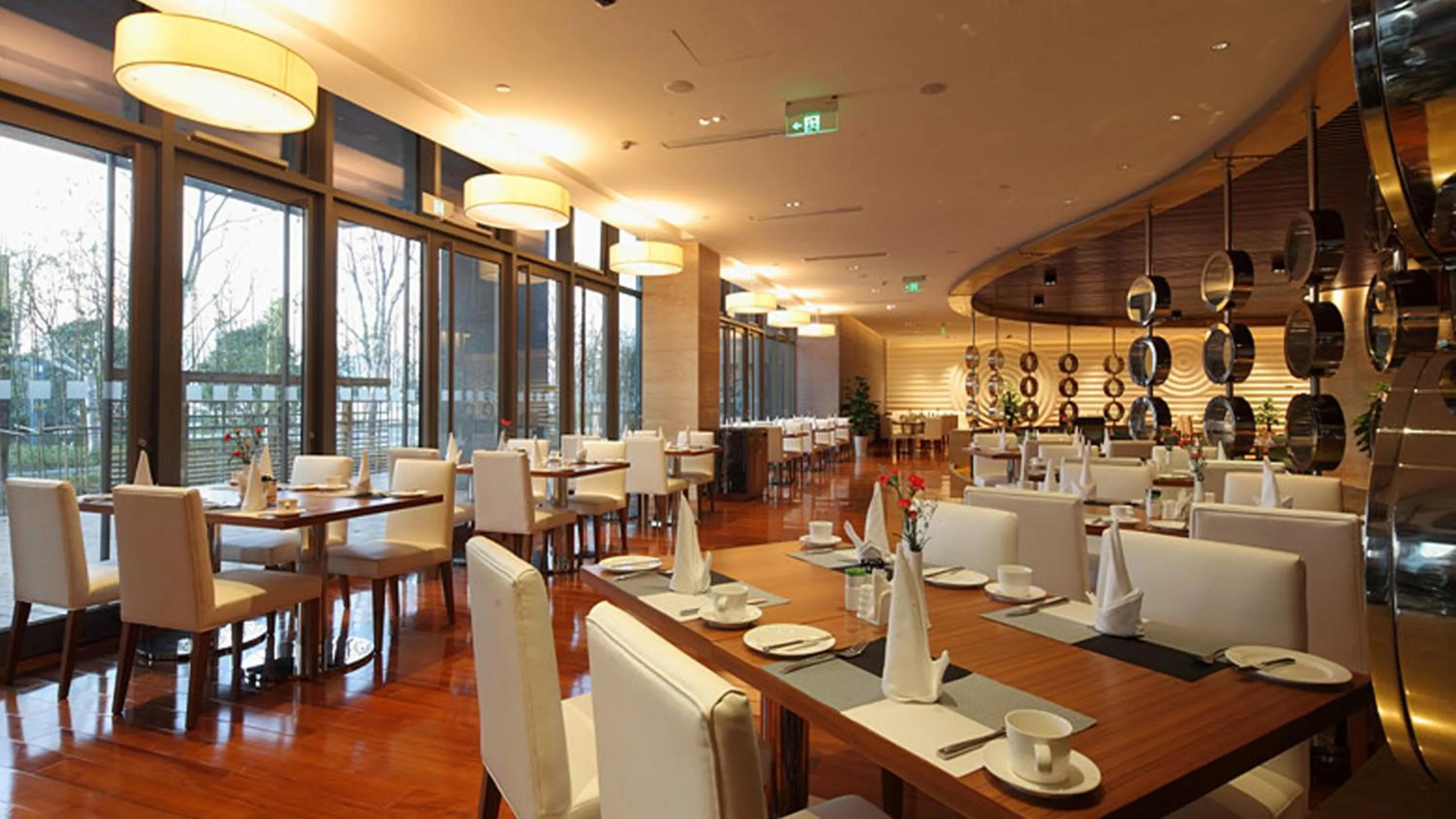 Restaurant/places to eat in Holiday Inn Nantong Oasis International by IHG