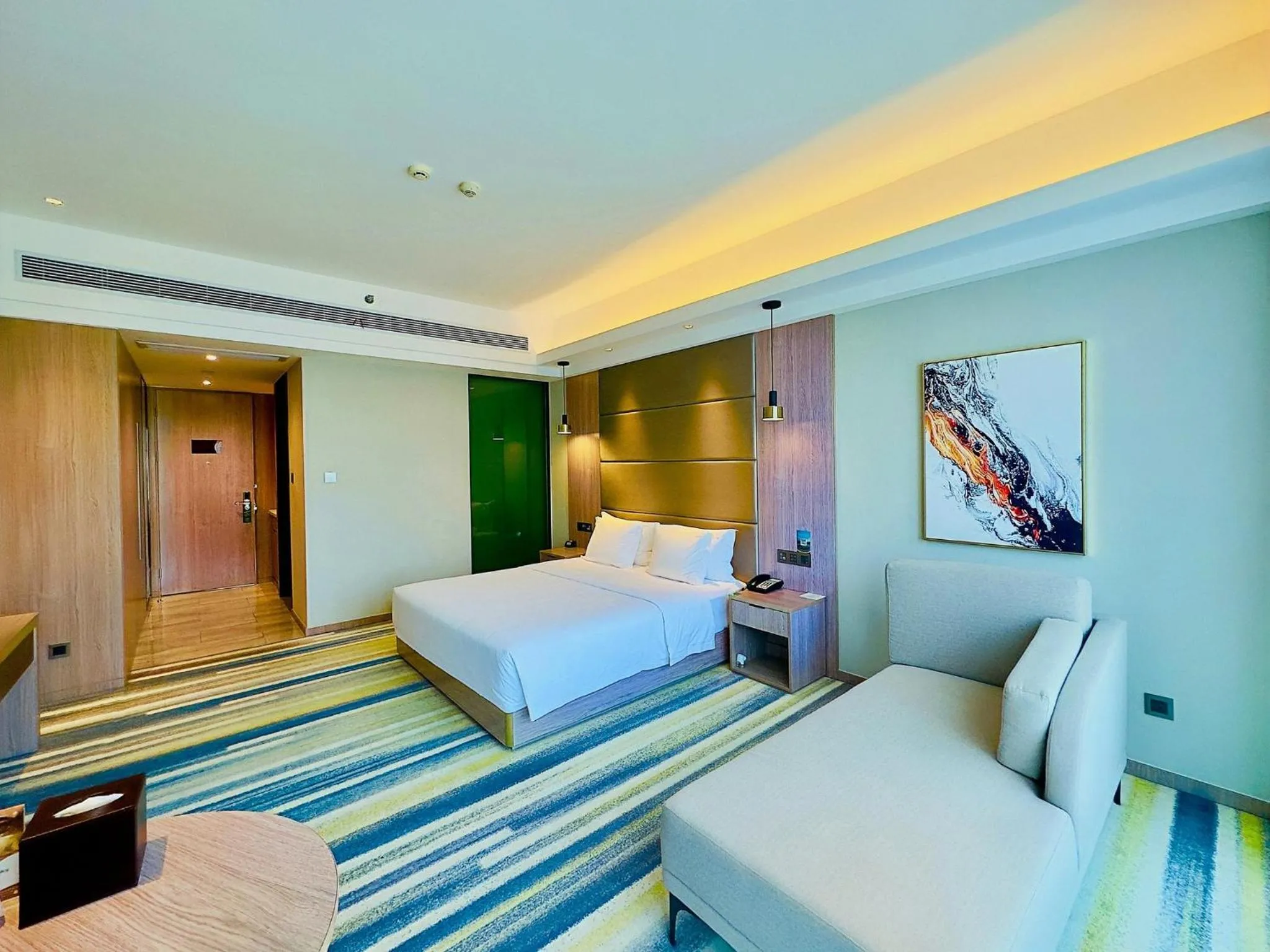 Photo of the whole room, Bed in Holiday Inn Nantong Oasis International by IHG