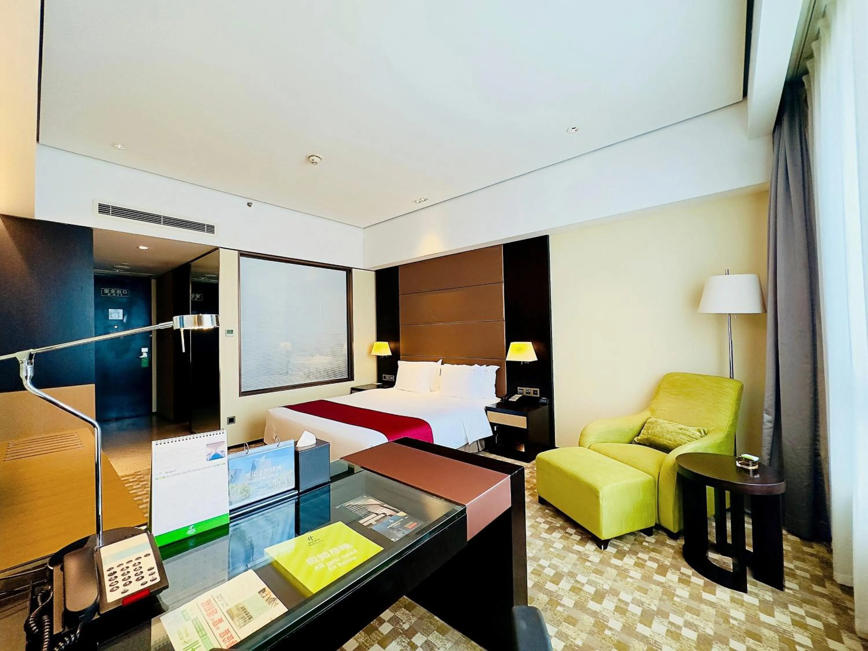 Bed in Holiday Inn Nantong Oasis International by IHG