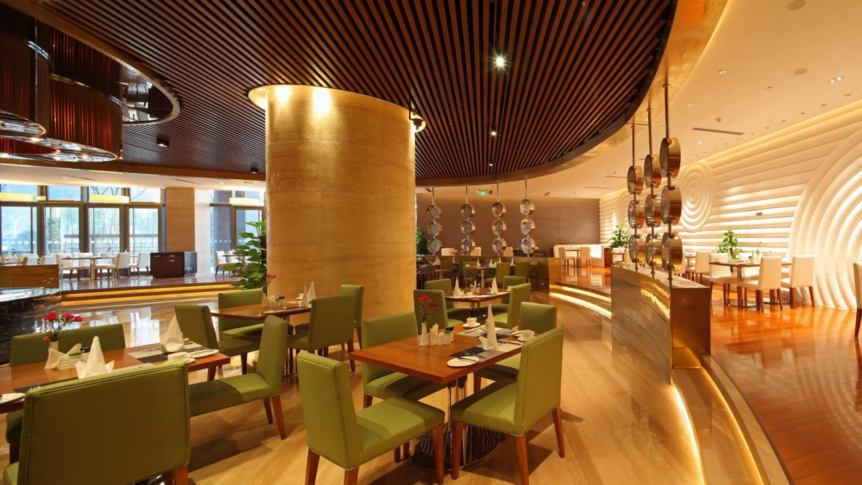 Restaurant/places to eat in Holiday Inn Nantong Oasis International by IHG