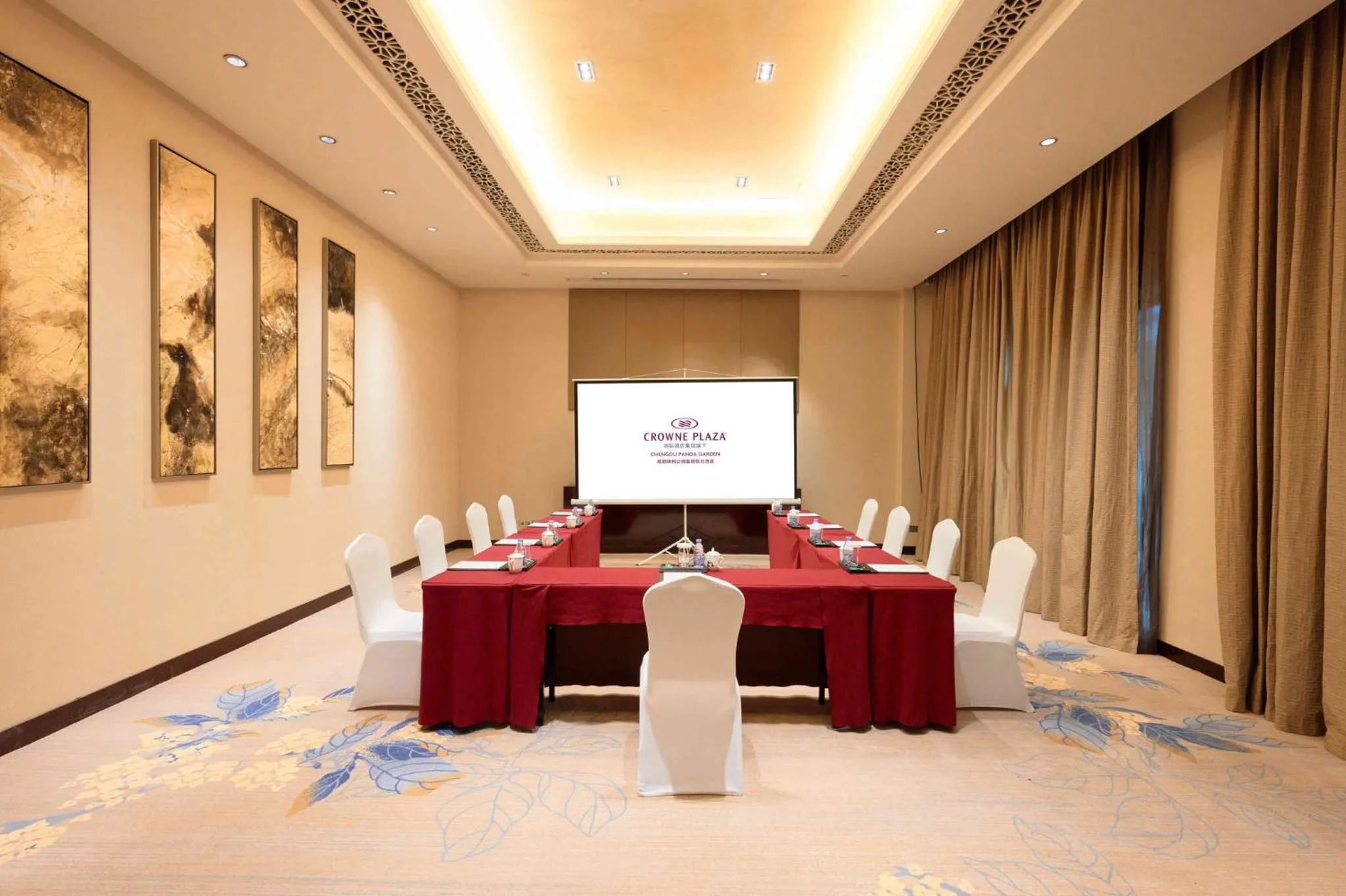 Meeting/conference room in Crowne Plaza Chengdu Panda Garden by IHG