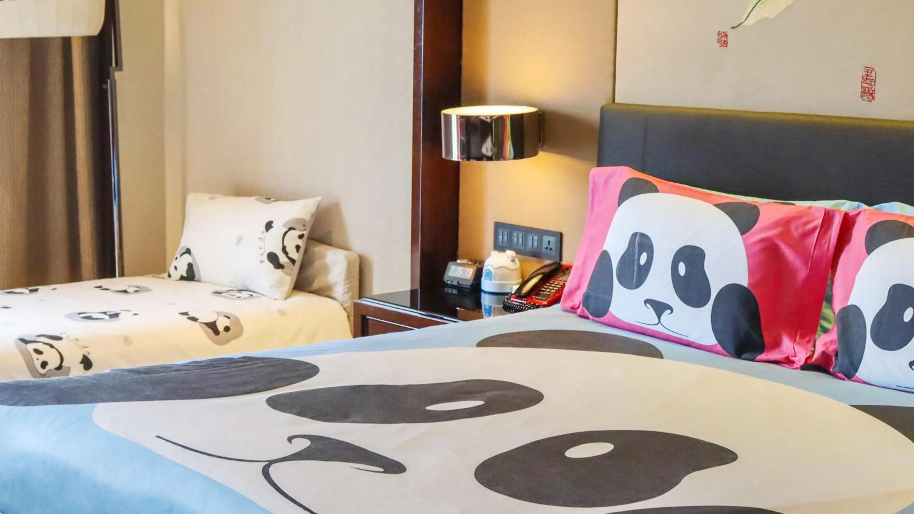 Photo of the whole room, Bed in Crowne Plaza Chengdu Panda Garden by IHG