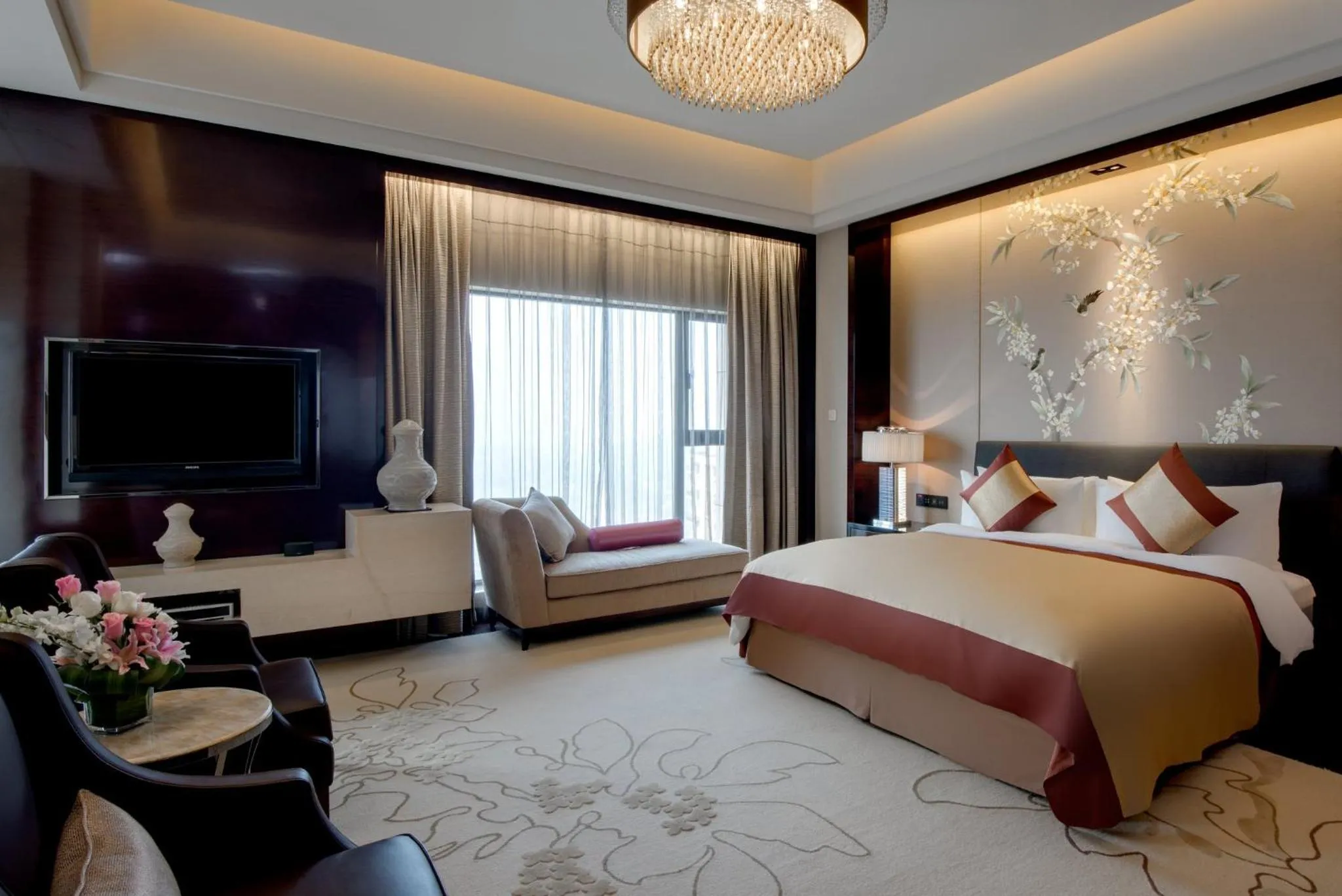 Photo of the whole room, Bed in Crowne Plaza Chengdu Panda Garden by IHG