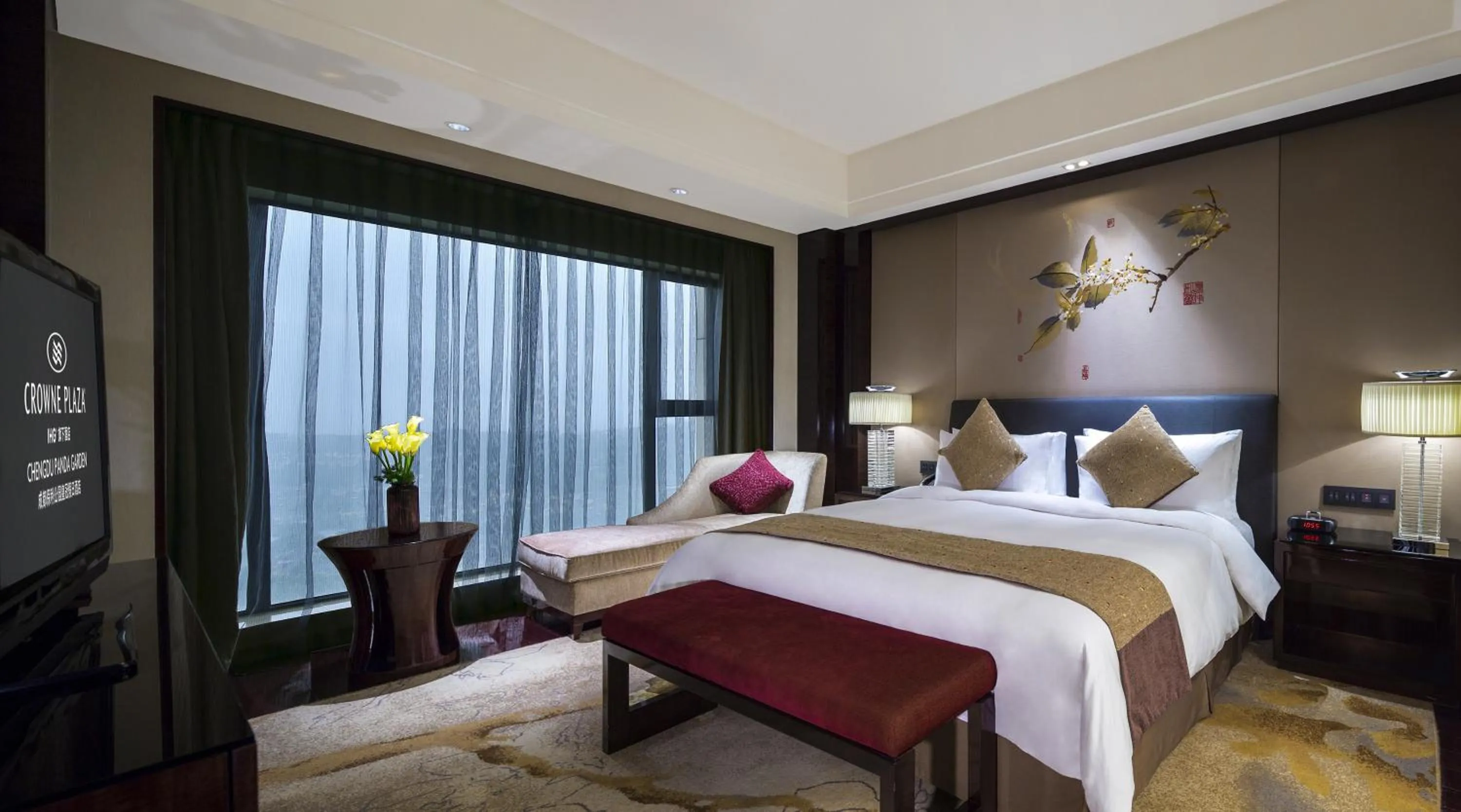 Photo of the whole room, Bed in Crowne Plaza Chengdu Panda Garden by IHG