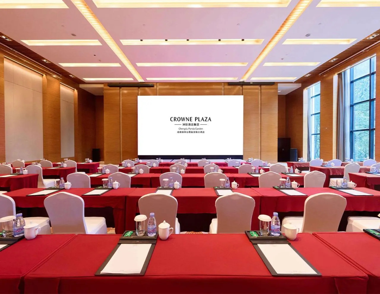 Meeting/conference room in Crowne Plaza Chengdu Panda Garden by IHG