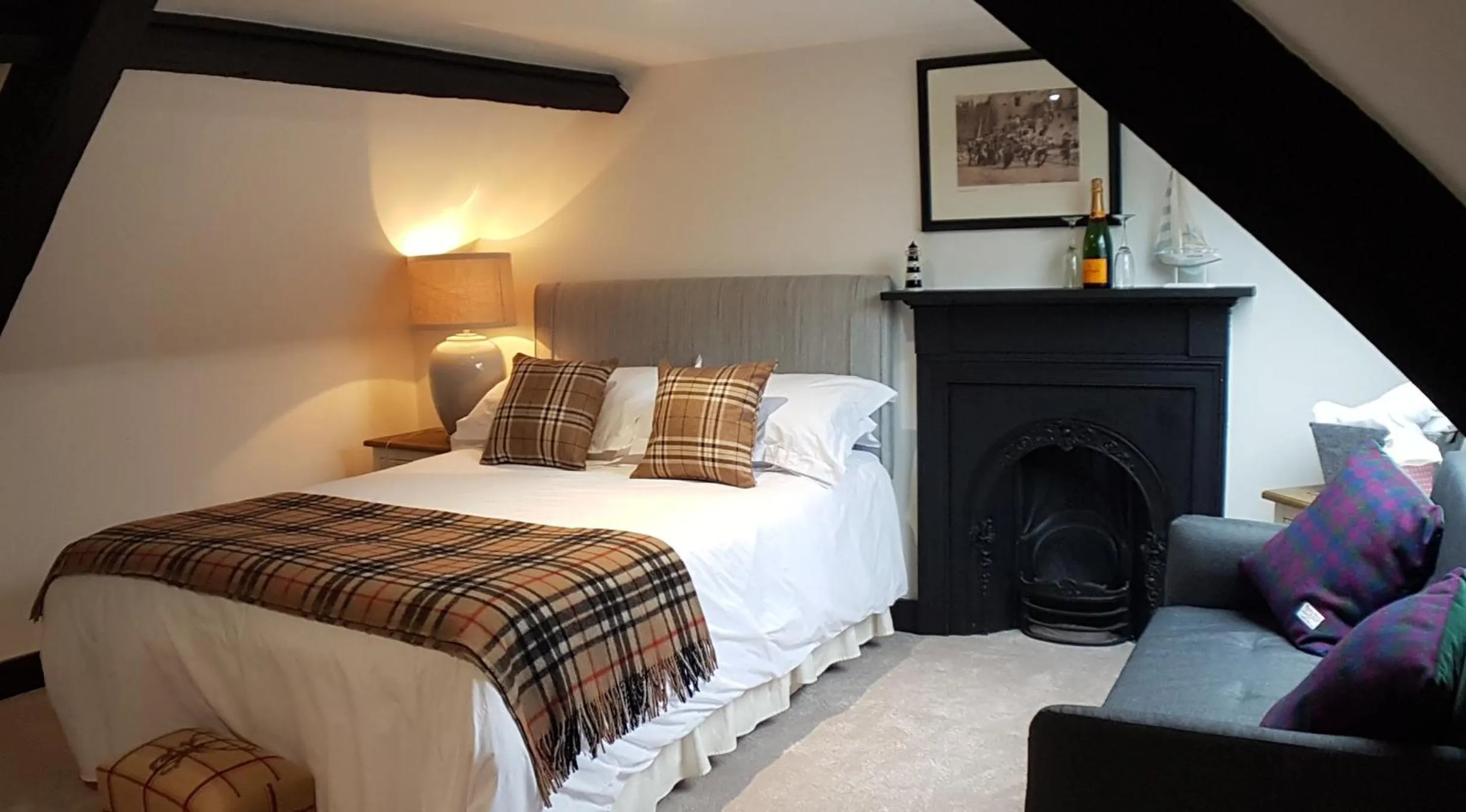 Bed in Torrs Warren Country House Hotel