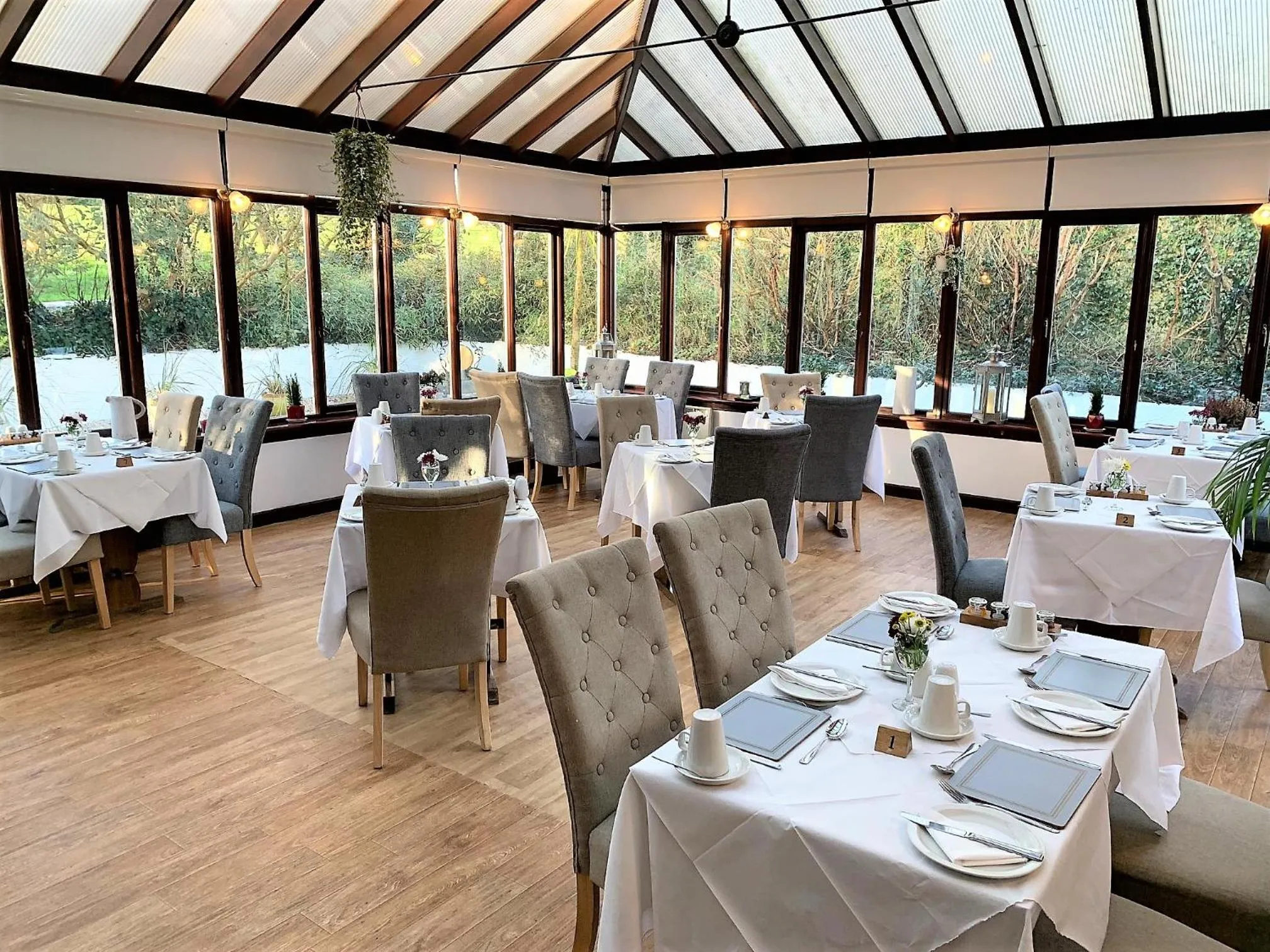 Restaurant/places to eat in Torrs Warren Country House Hotel
