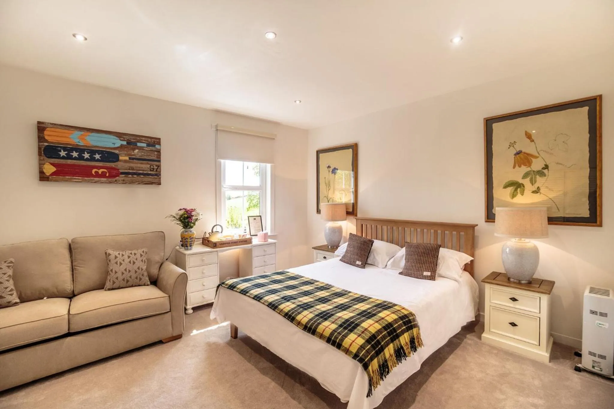 Photo of the whole room in Torrs Warren Country House Hotel