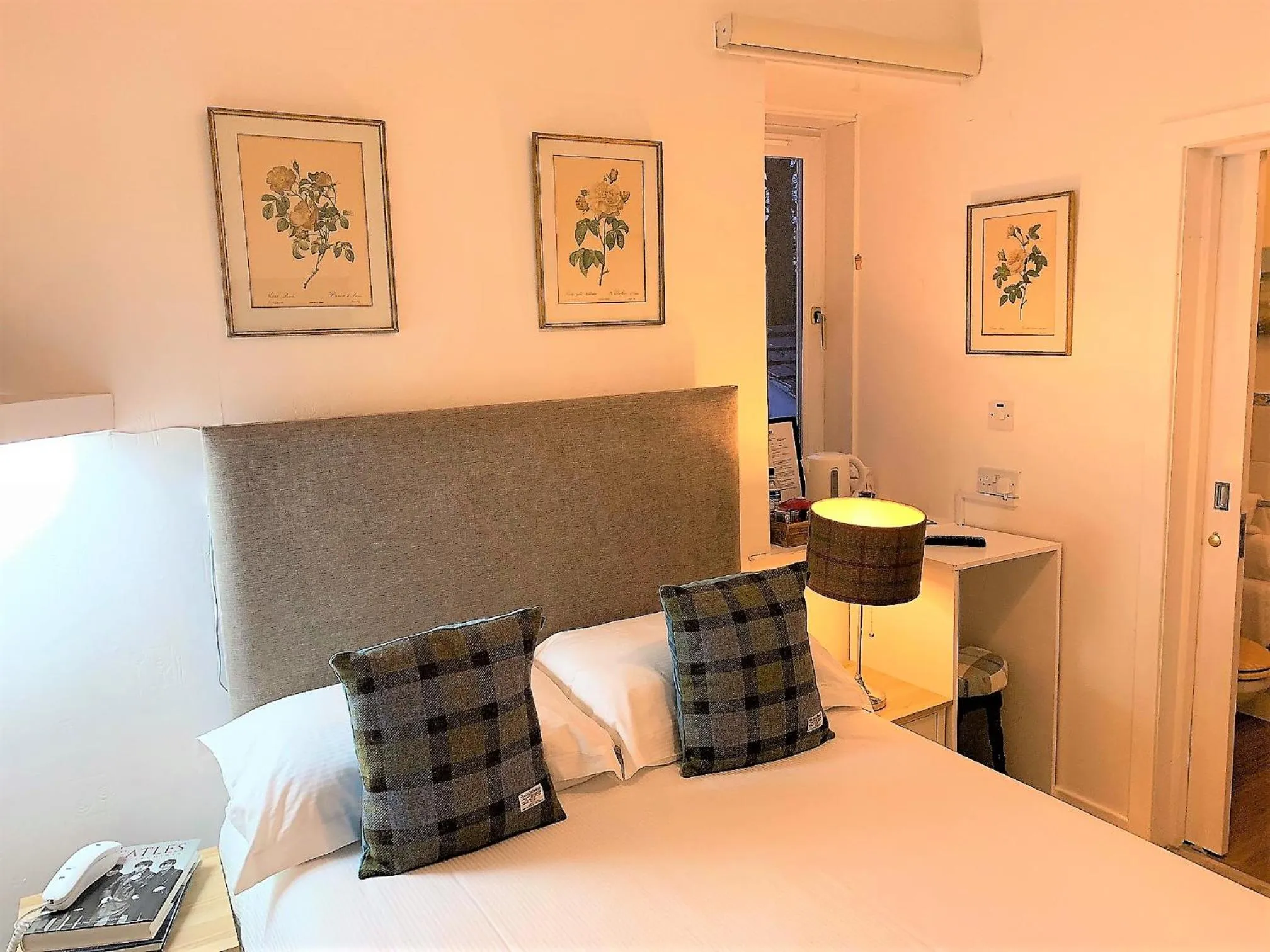 Photo of the whole room in Torrs Warren Country House Hotel