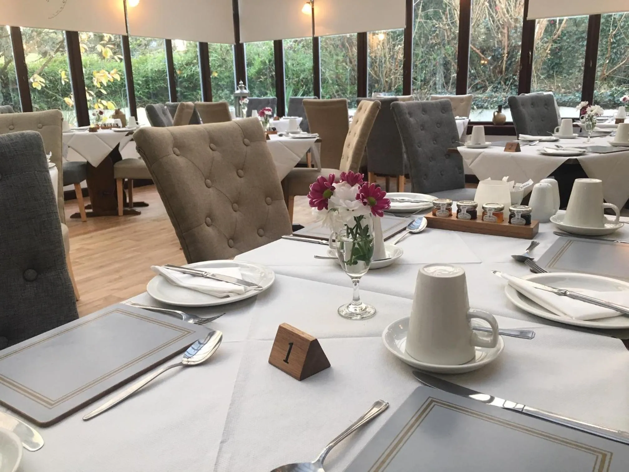 Restaurant/places to eat in Torrs Warren Country House Hotel