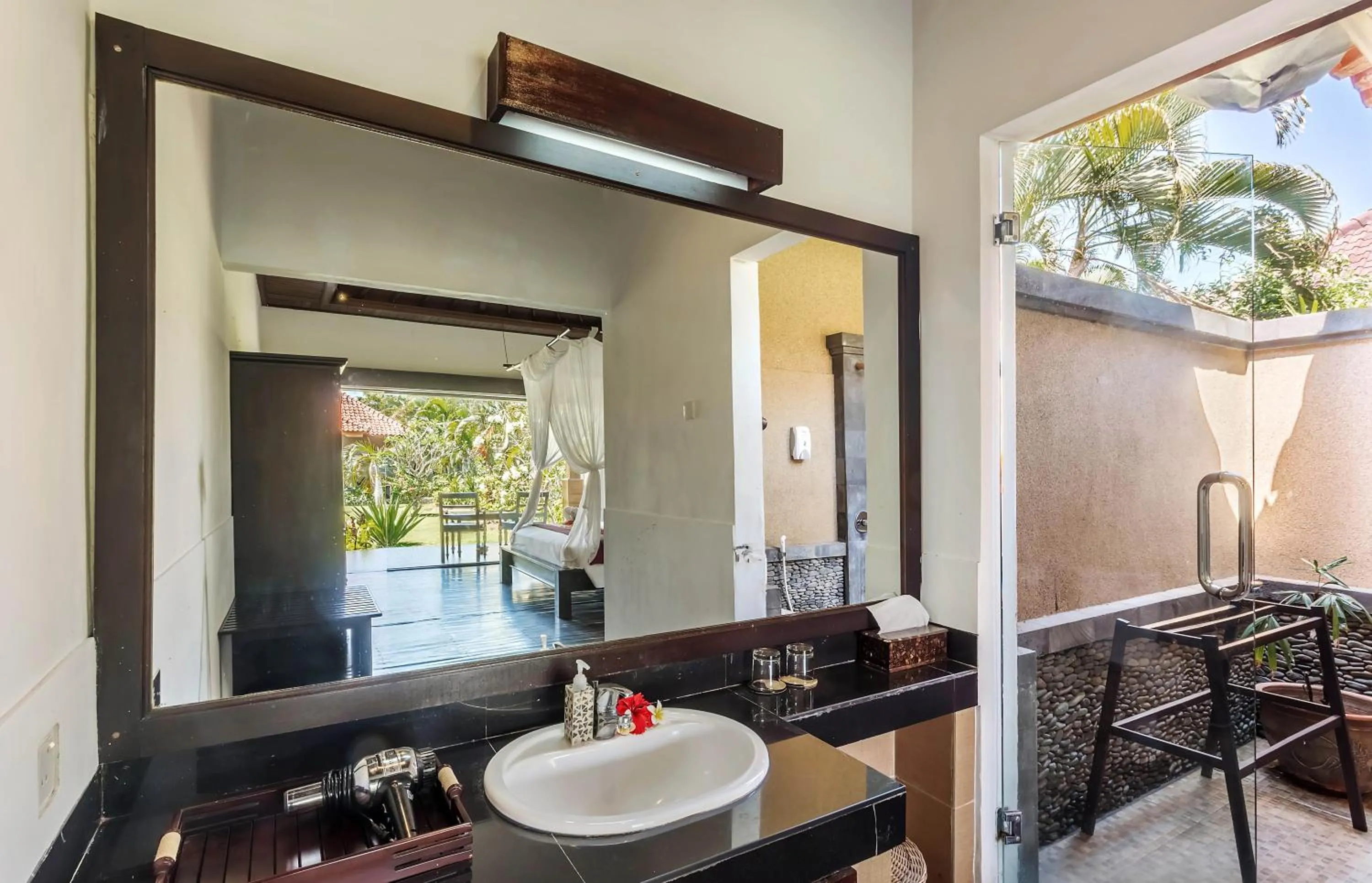 Shower in Adi Assri Beach Resorts And Spa Pemuteran