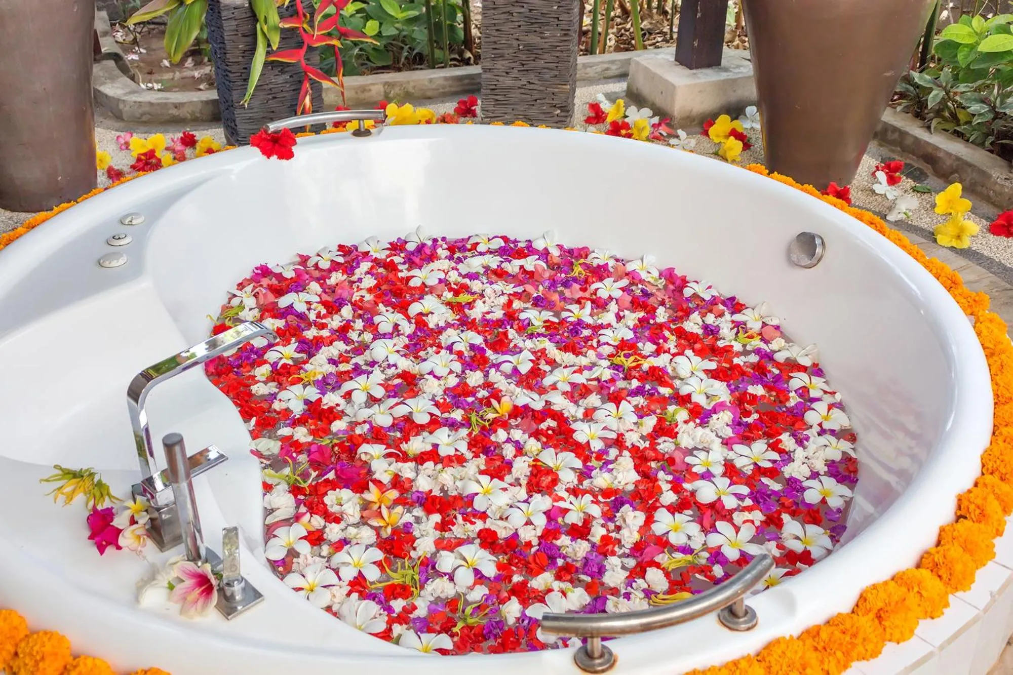 Hot Tub in Adi Assri Beach Resorts And Spa Pemuteran