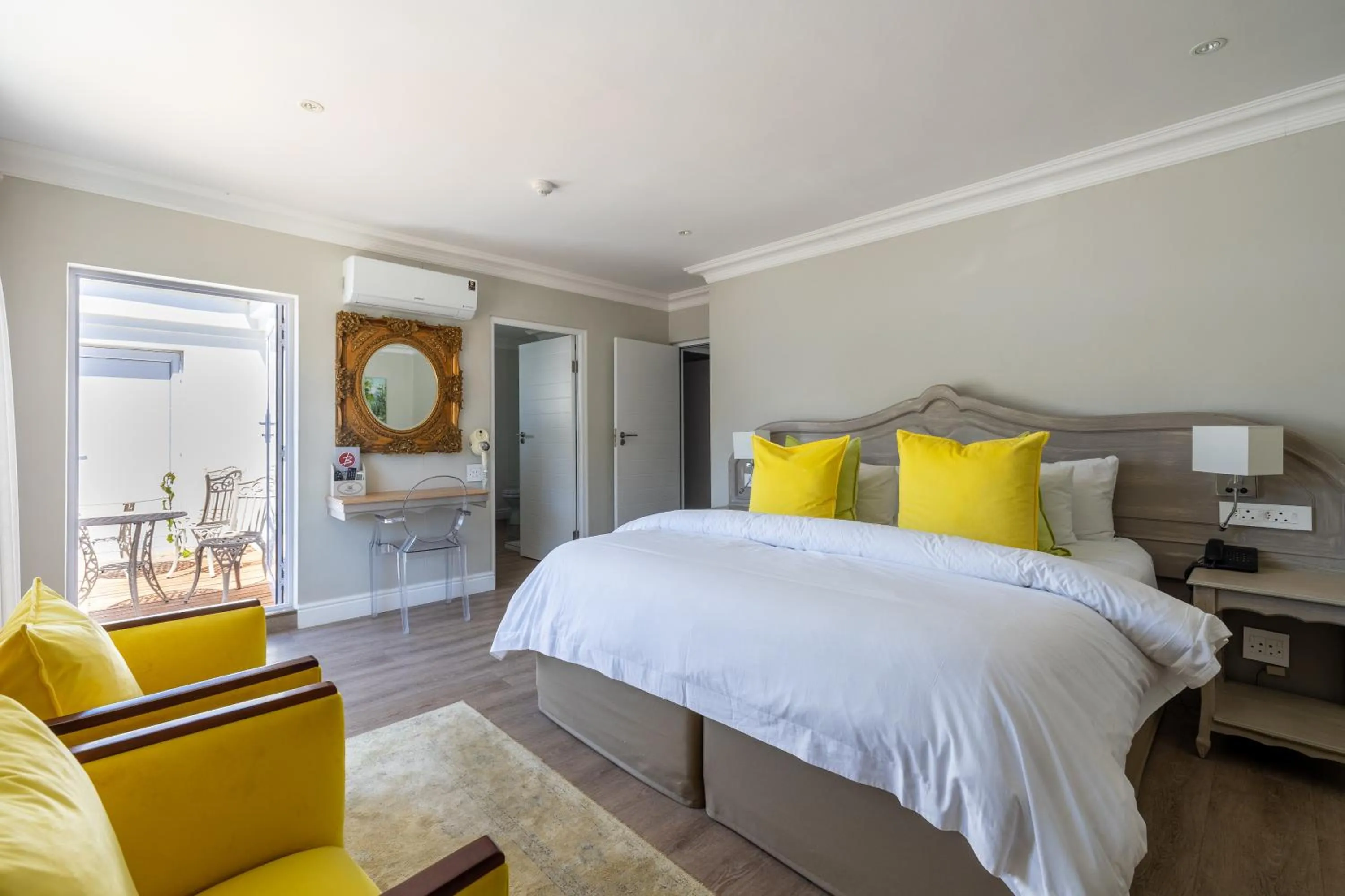 Photo of the whole room, Bed in Hermanus Boutique Guest House