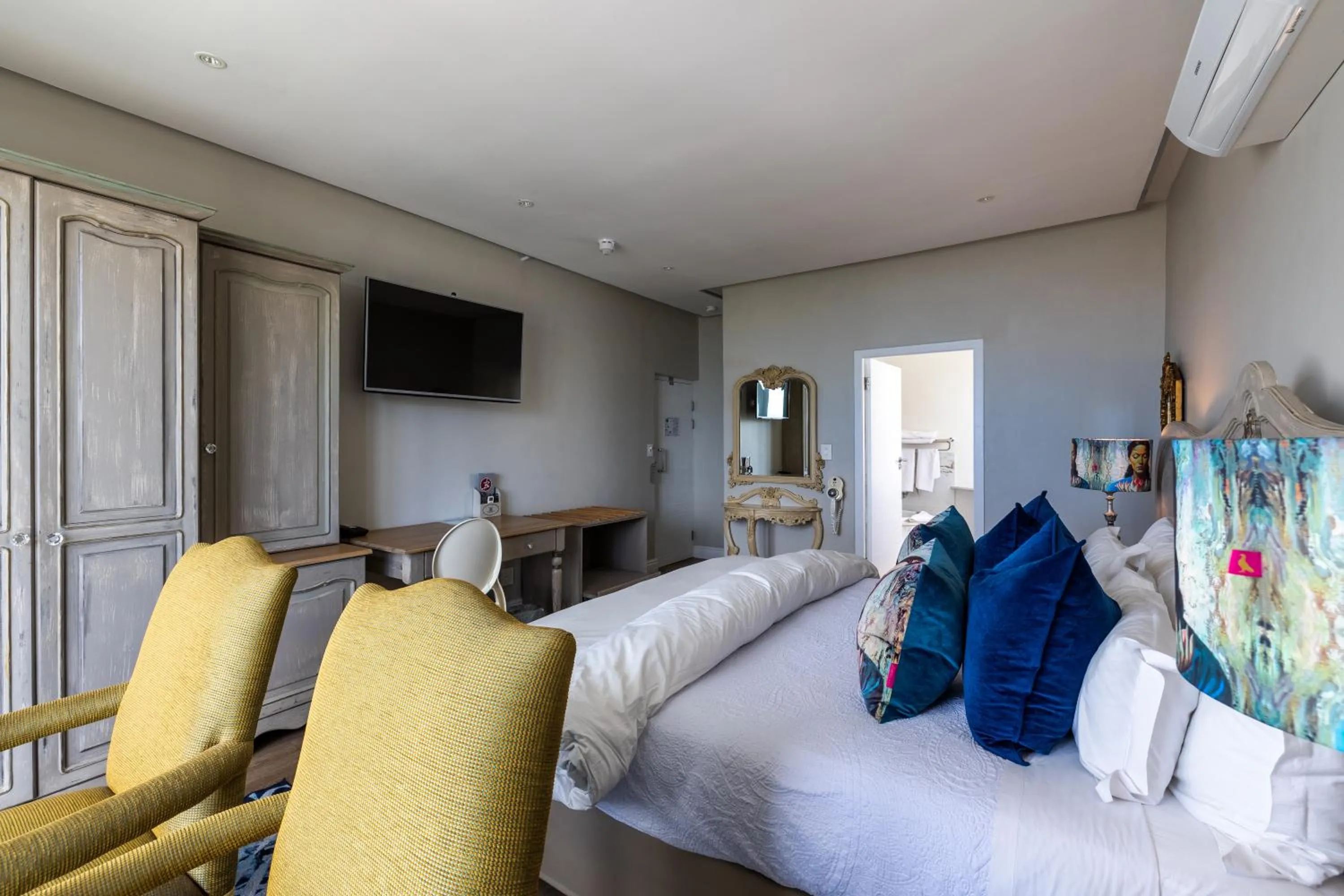 Photo of the whole room, Bed in Hermanus Boutique Guest House