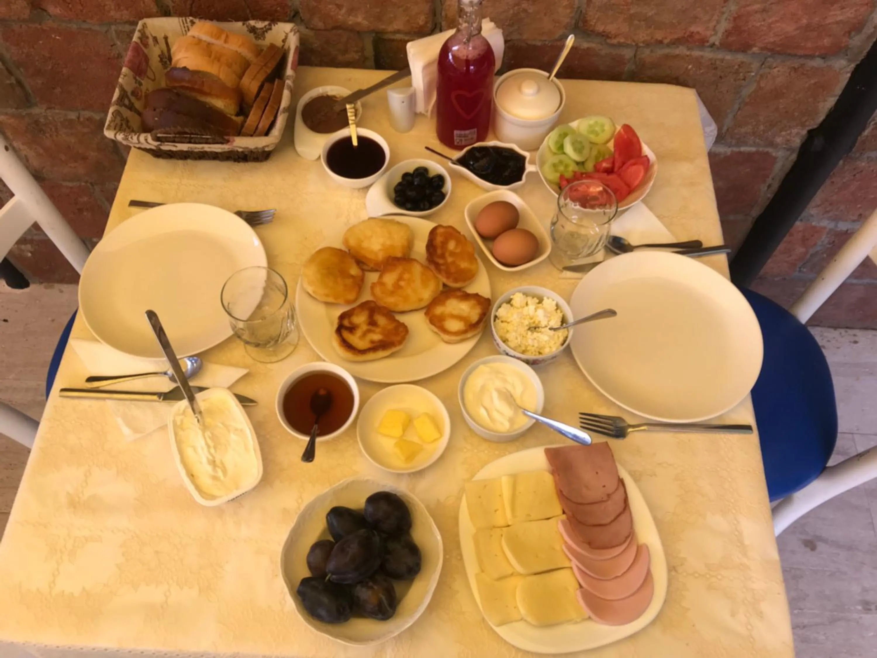 Breakfast in Sweet Home at Ninoshvili 3