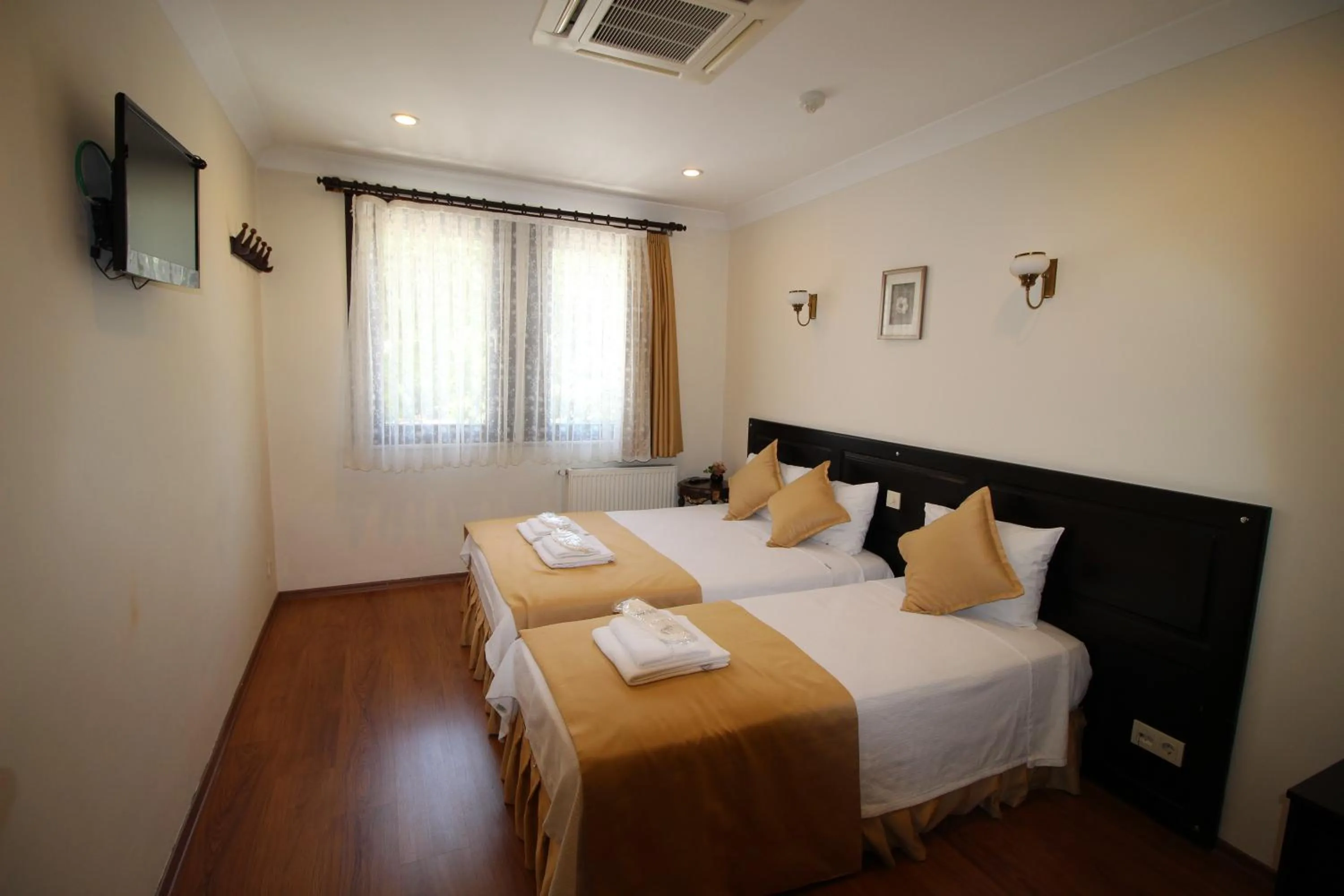 Photo of the whole room, Bed in Sultans Hotel