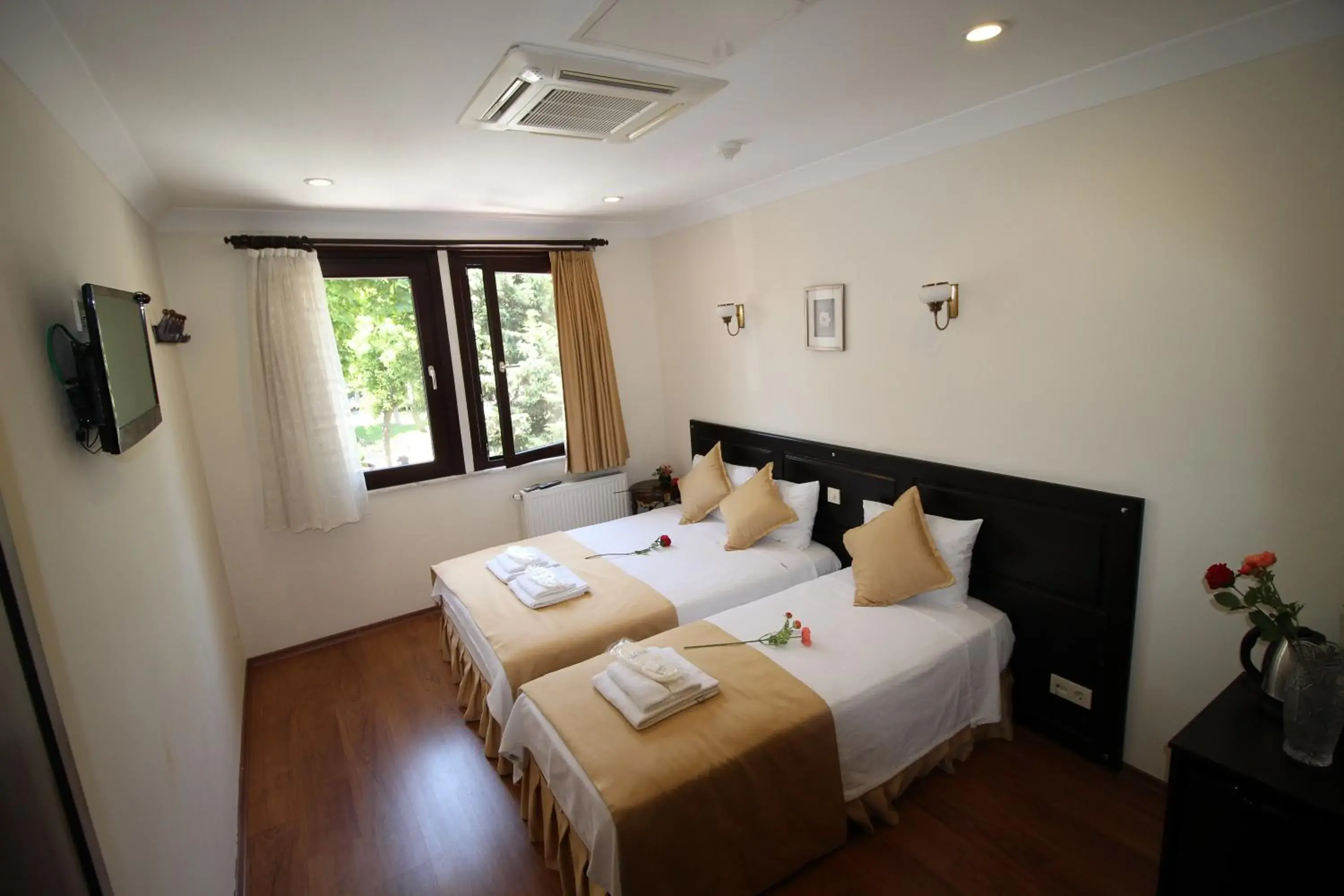 Standard Triple Room with Garden View in Sultans Hotel Standard Triple Room with Garden View in Sultans Hotel