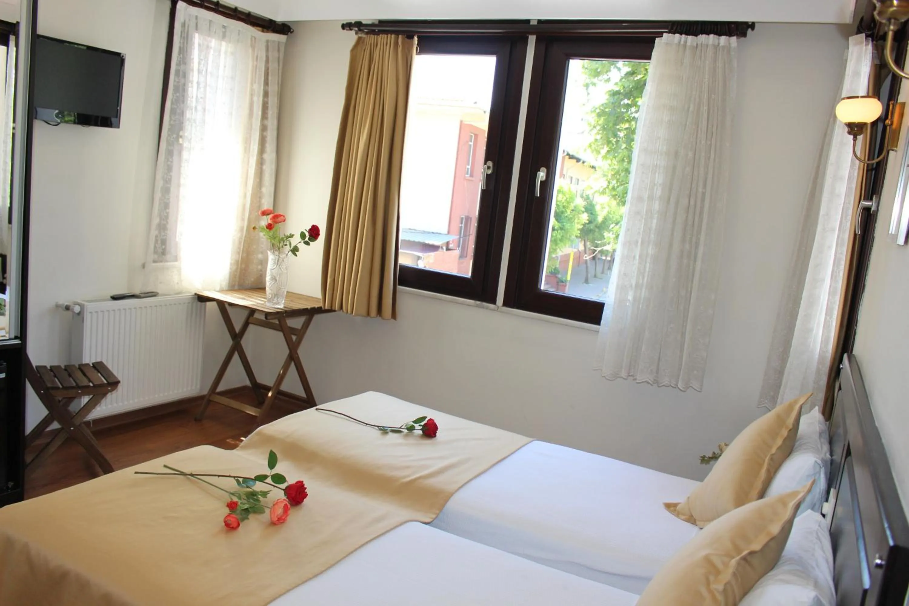 Photo of the whole room, Bed in Sultans Hotel