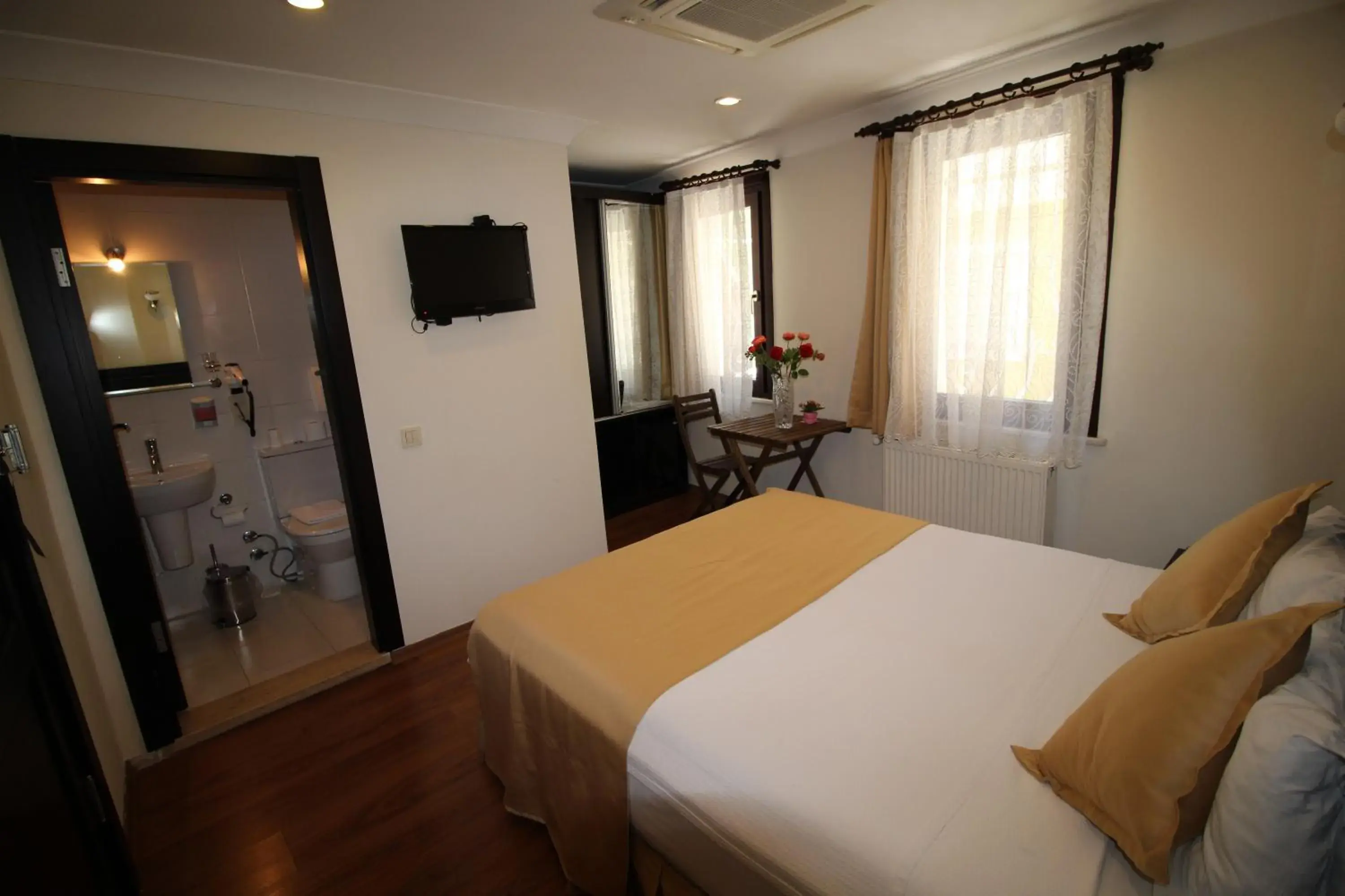 Standard Double or Twin Room in Sultans Hotel Standard Double or Twin Room in Sultans Hotel