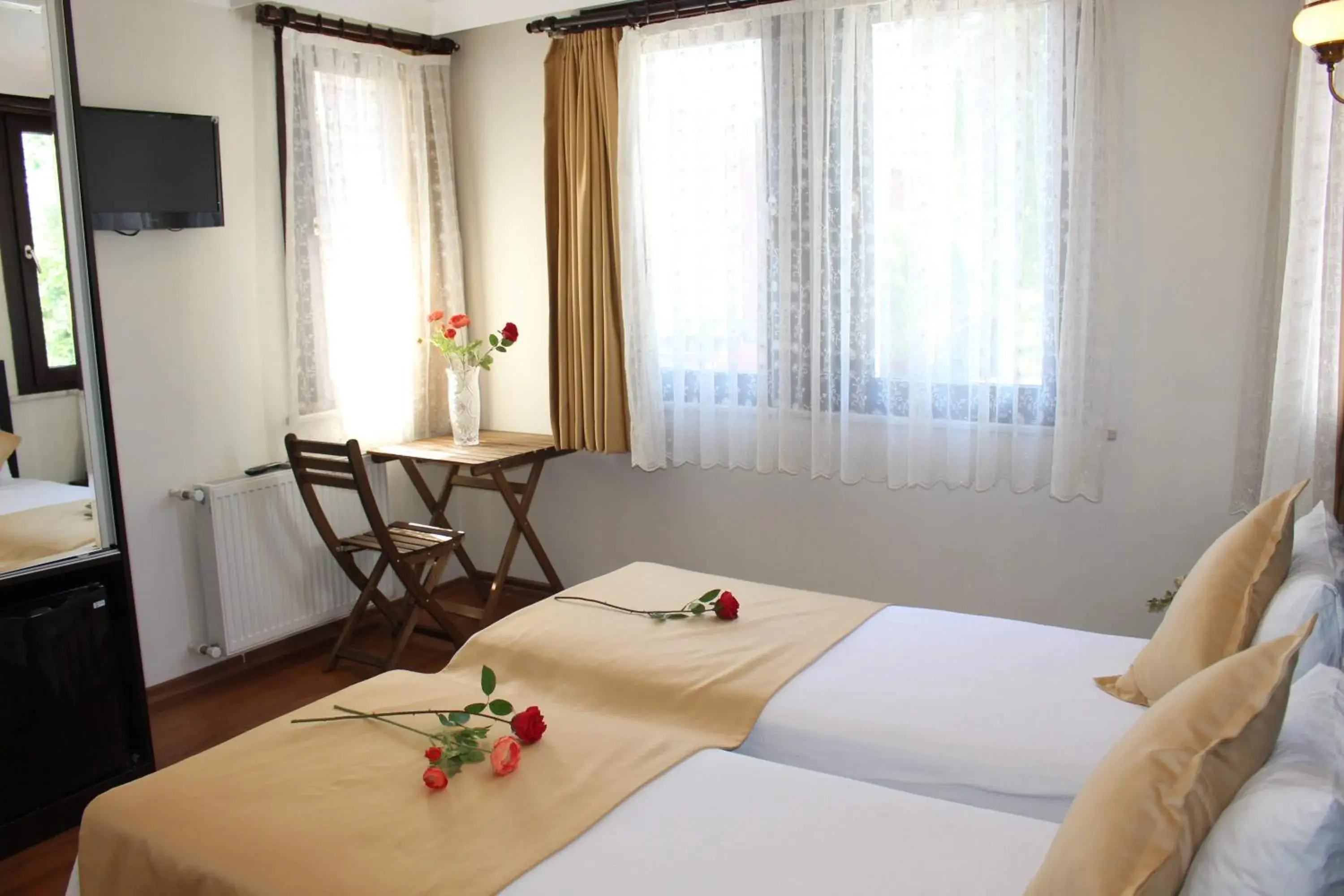 Deluxe Double or Twin Room with Garden View in Sultans Hotel Deluxe Double or Twin Room with Garden View in Sultans Hotel