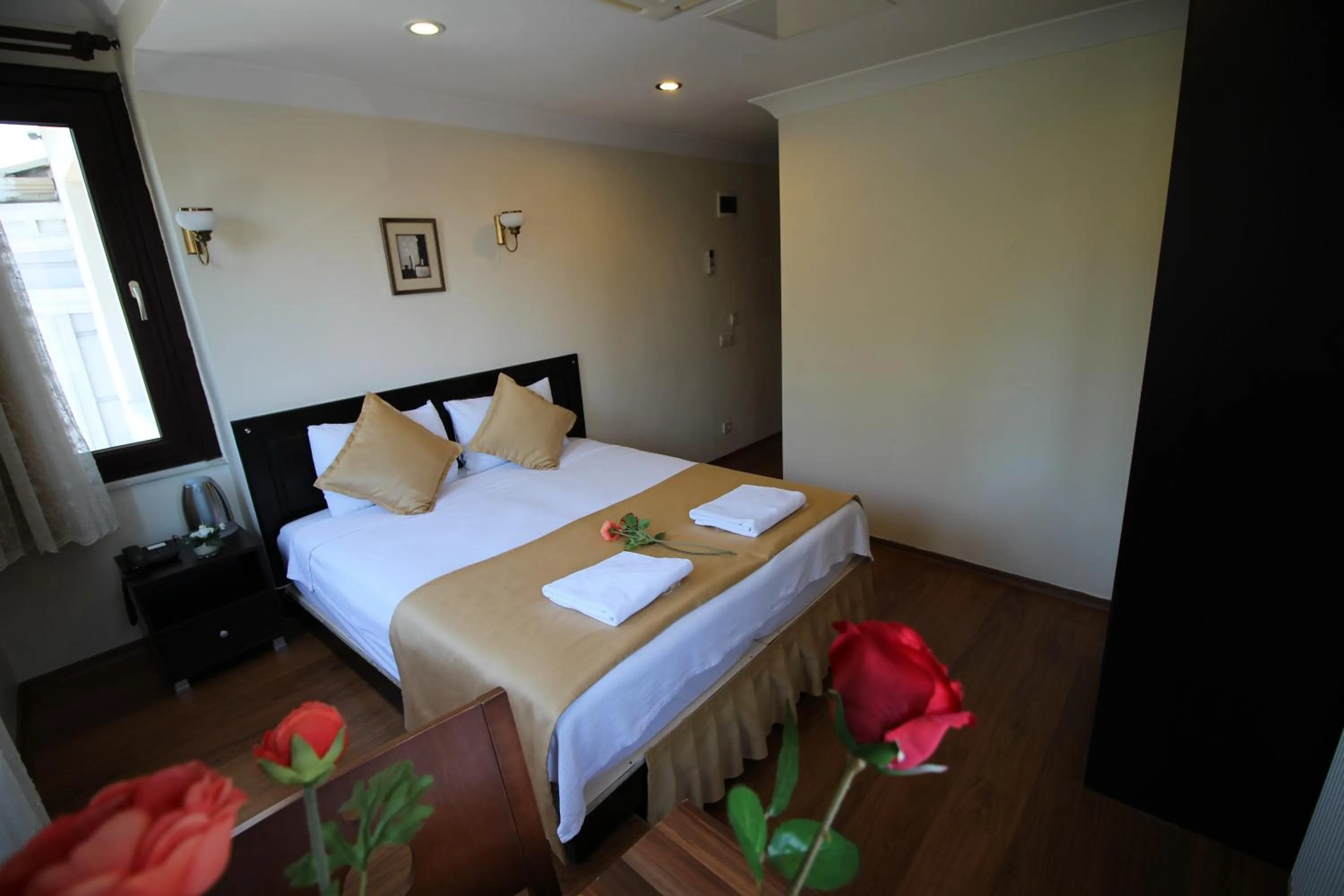 Photo of the whole room, Bed in Sultans Hotel