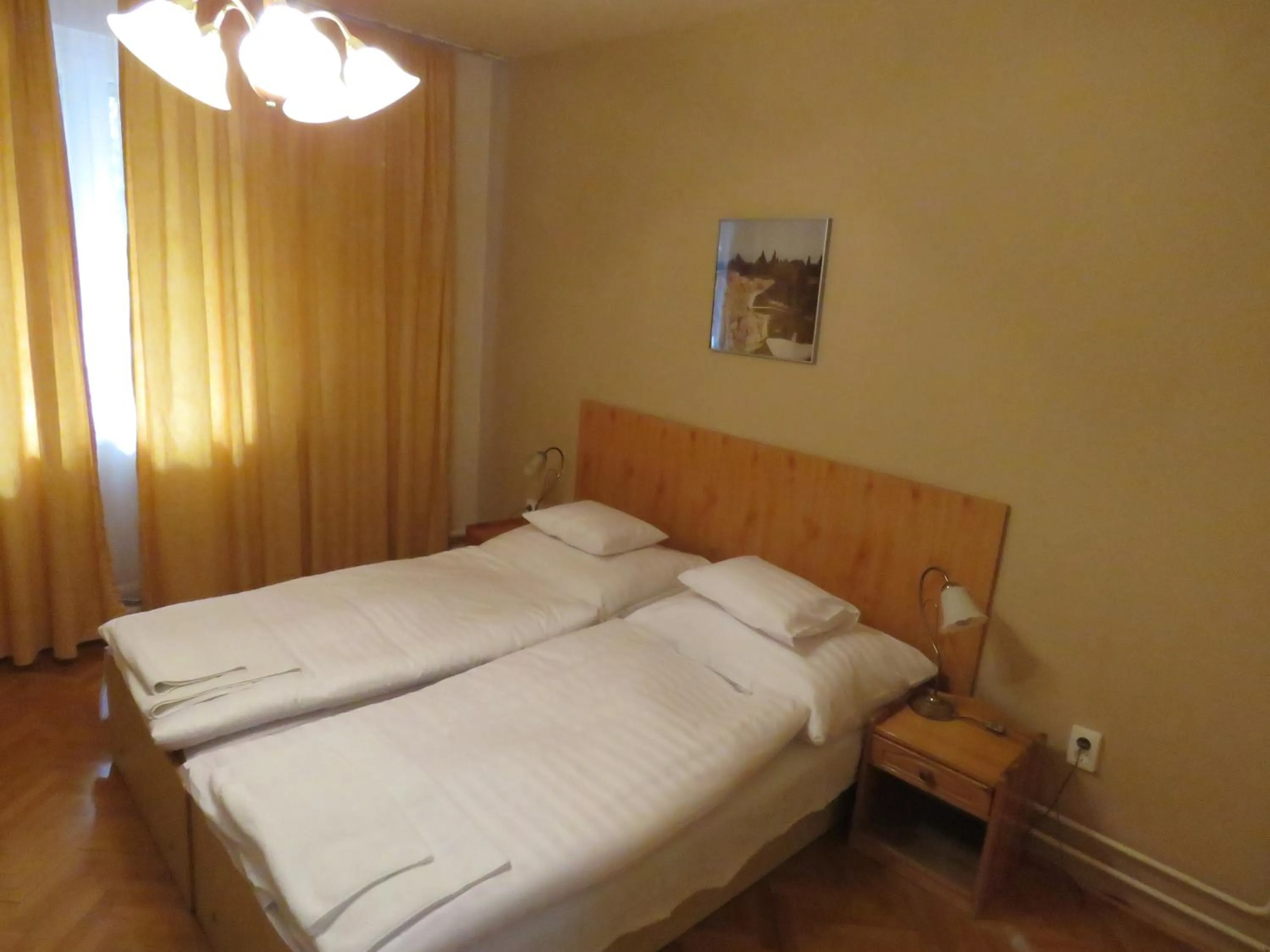 Property building, Bed in Thermál Apartmanház