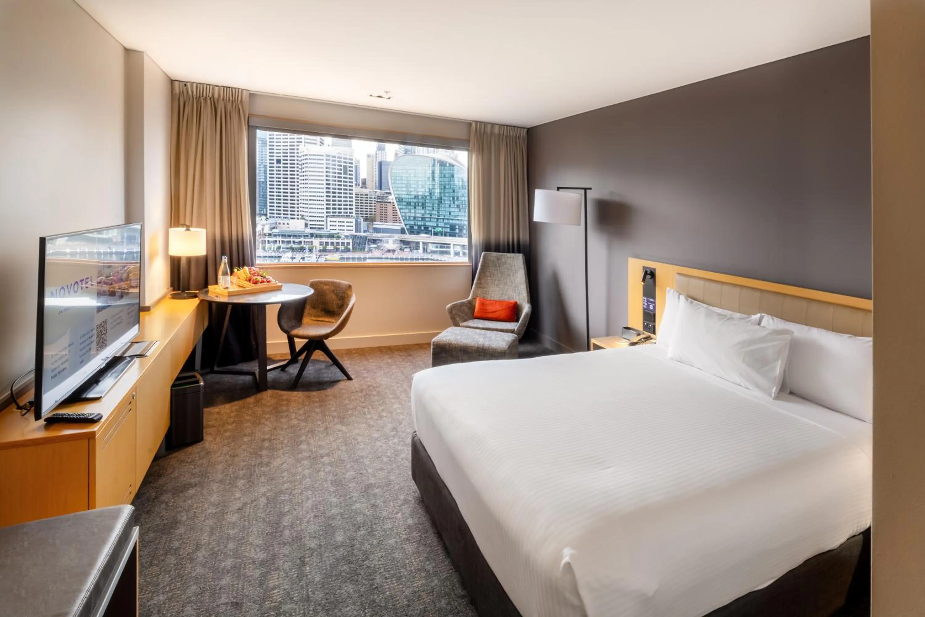 Bed in Novotel Sydney Darling Harbour