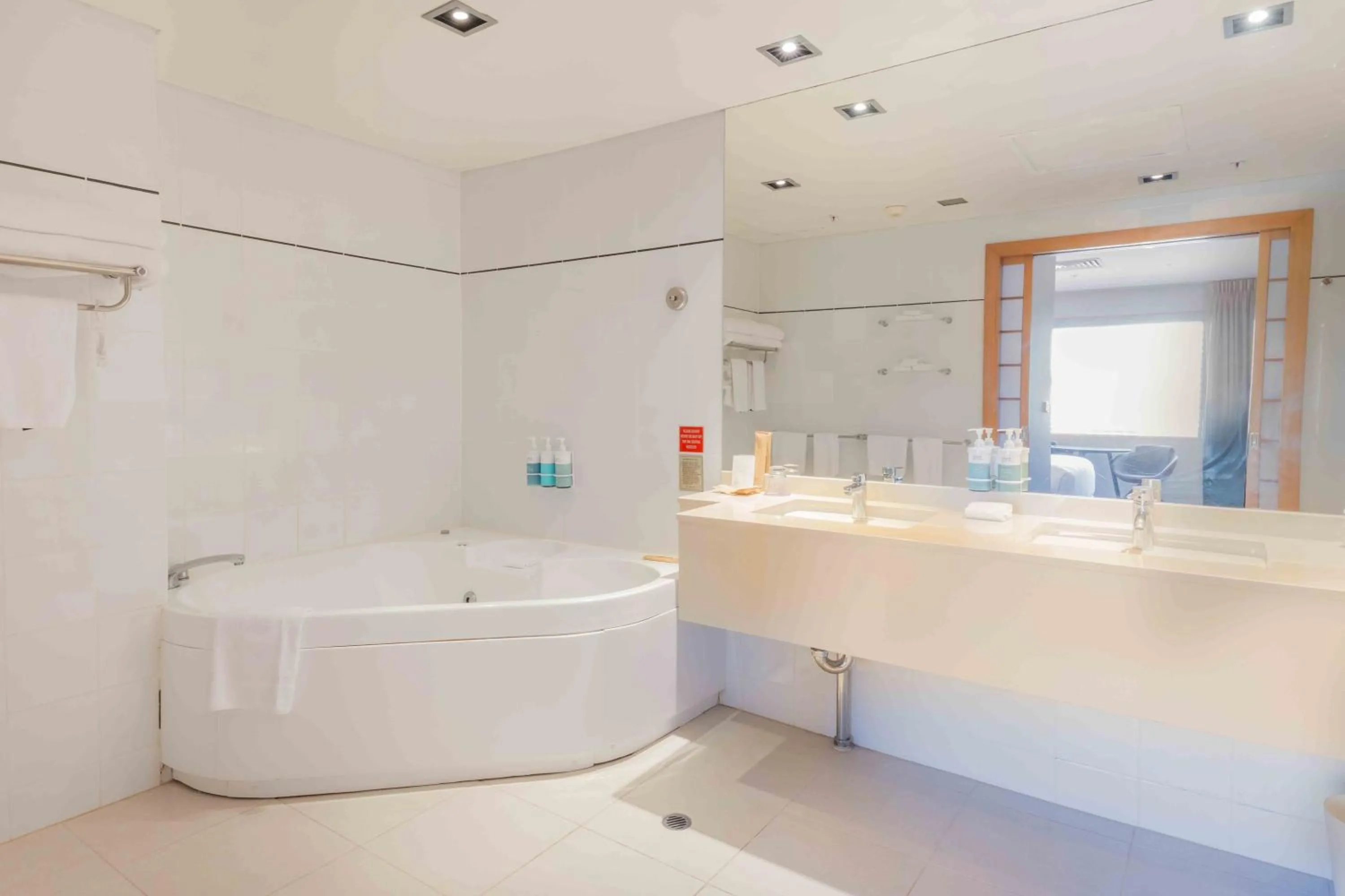 Bathroom in Novotel Sydney Darling Harbour