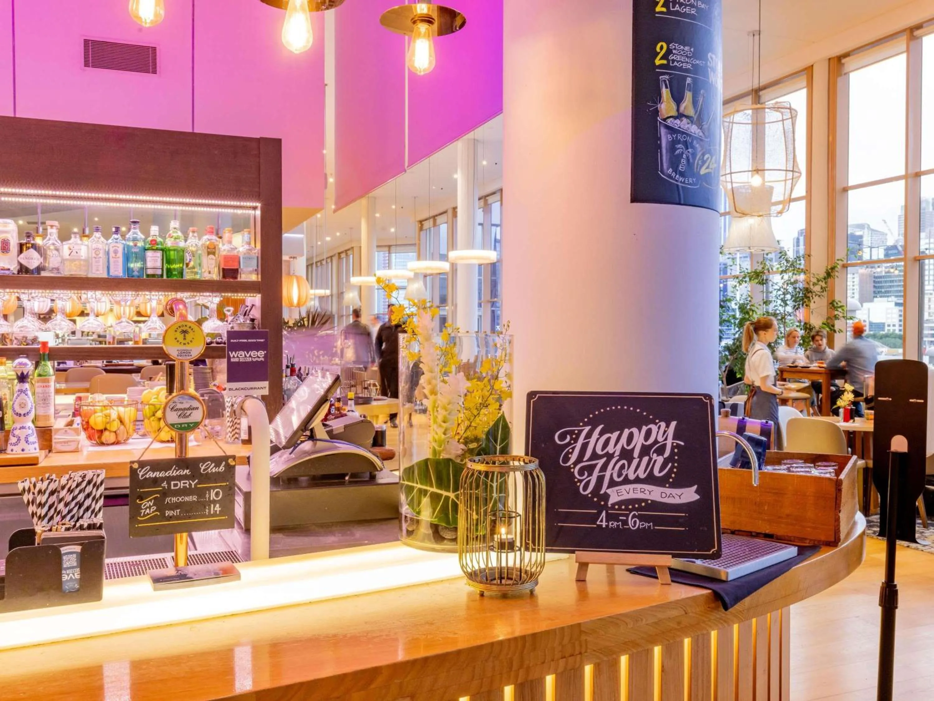 Lounge or bar in Novotel Sydney Darling Harbour