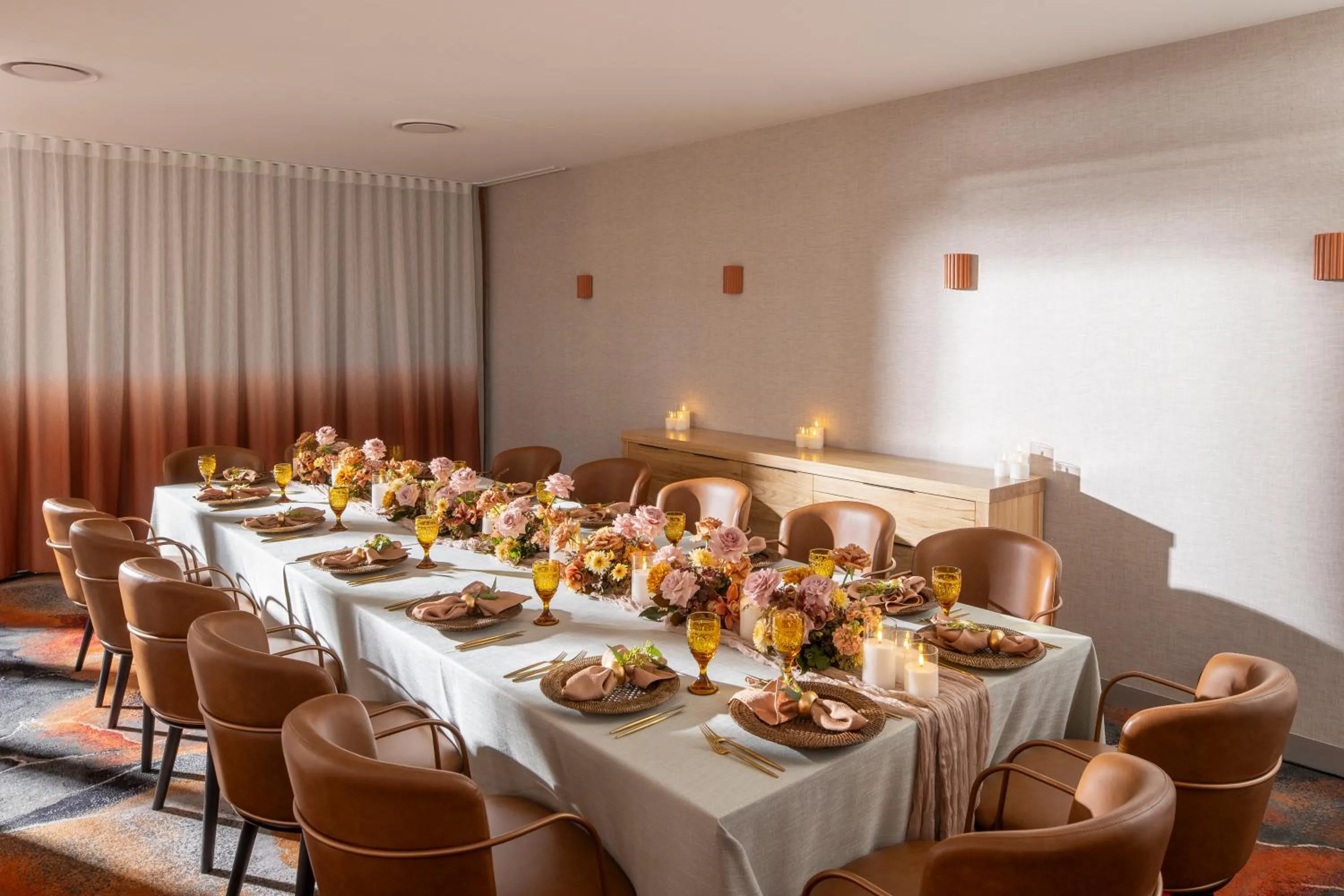 Dining area in Novotel Sydney Darling Harbour