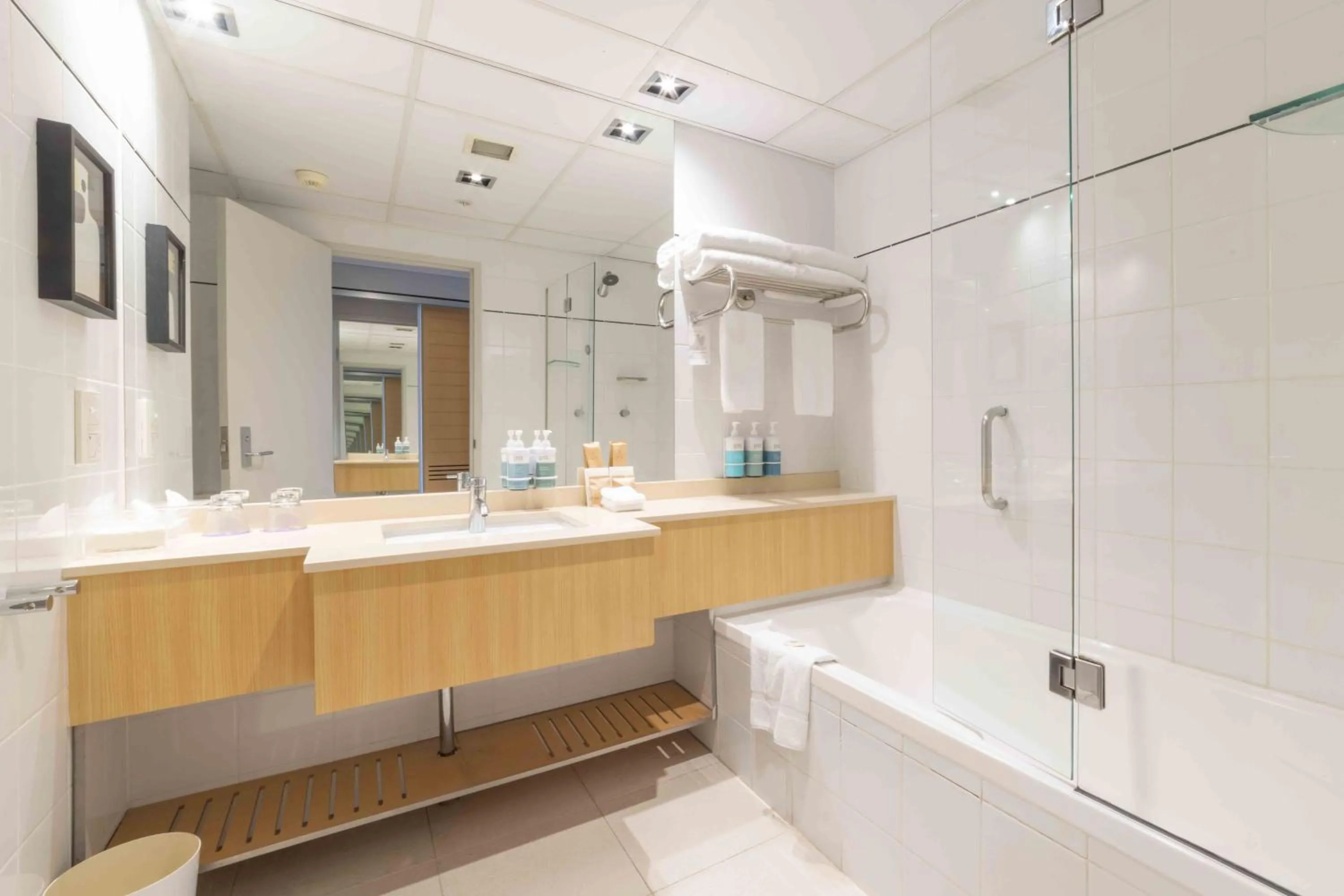 Bathroom in Novotel Sydney Darling Harbour